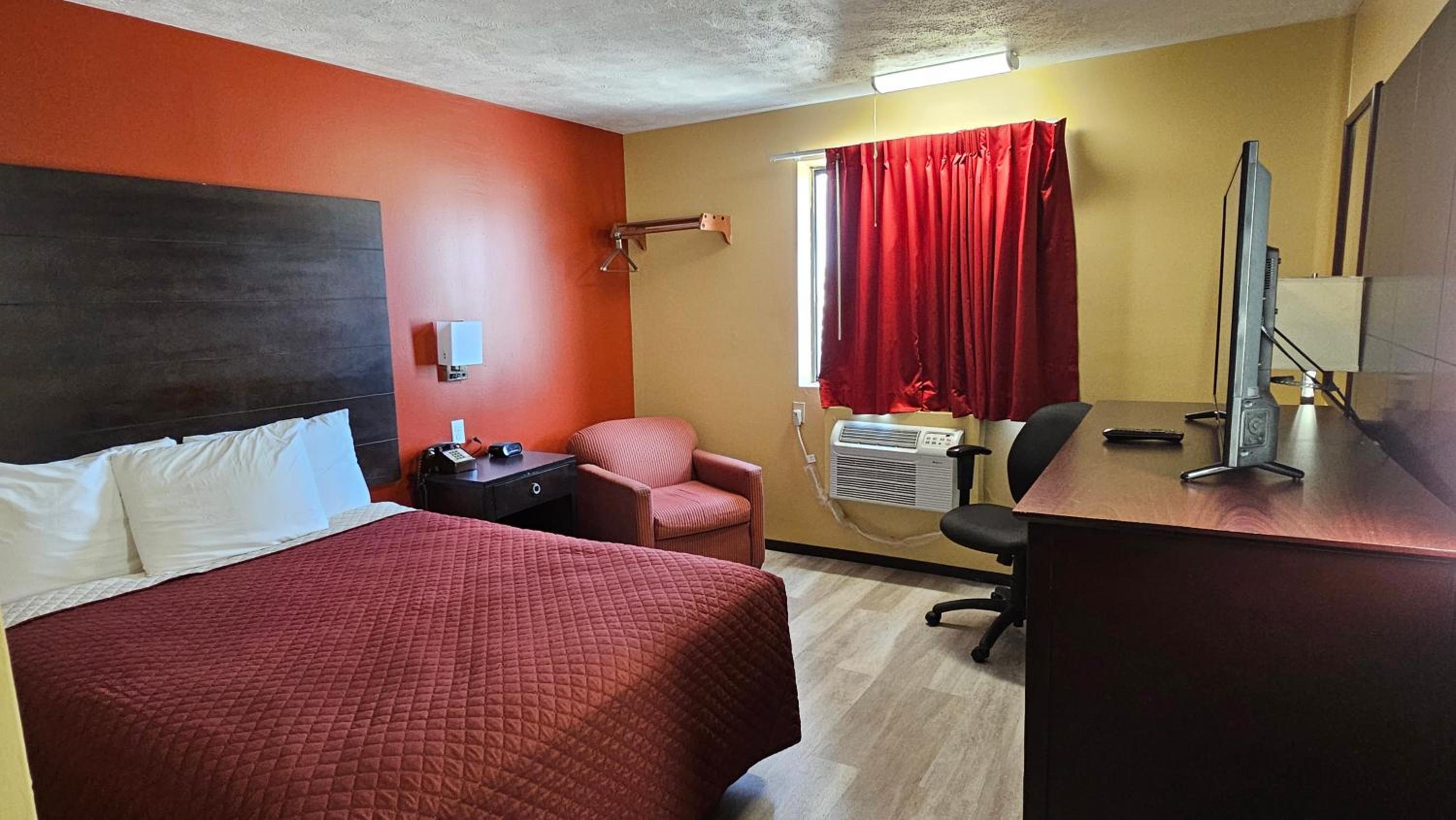 Budgetel inn & Suites view 3