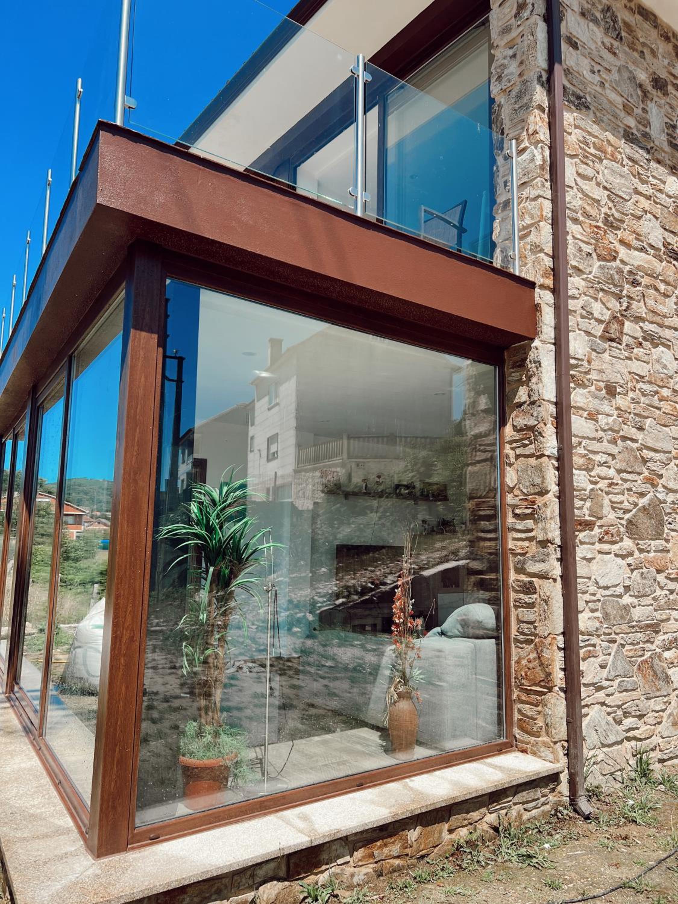 CESANTES VILLAGE e