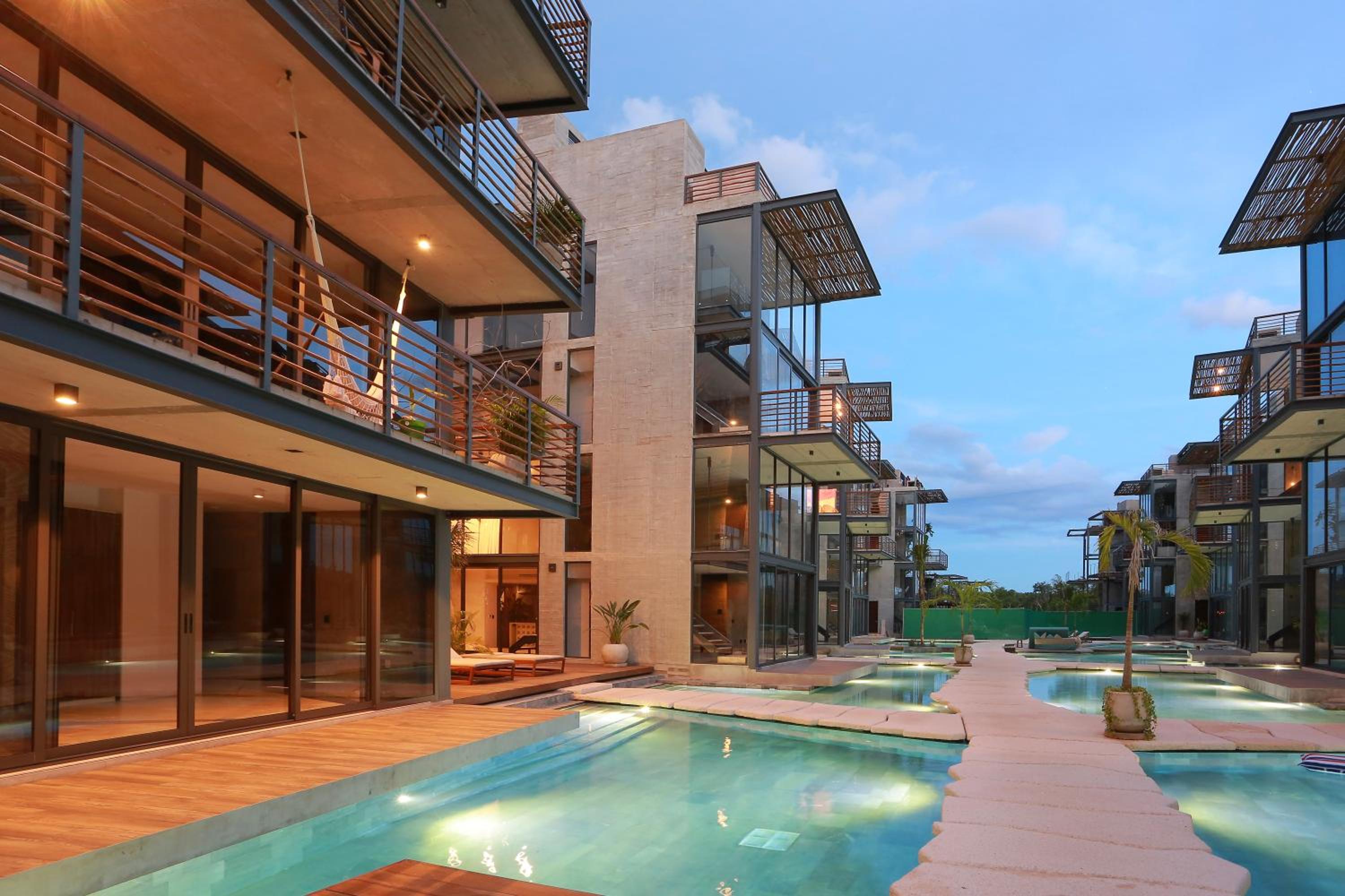 Nuju Rentals - BeUtiful Apartments with Swimout-Gym-Rooftop-Pool view 3