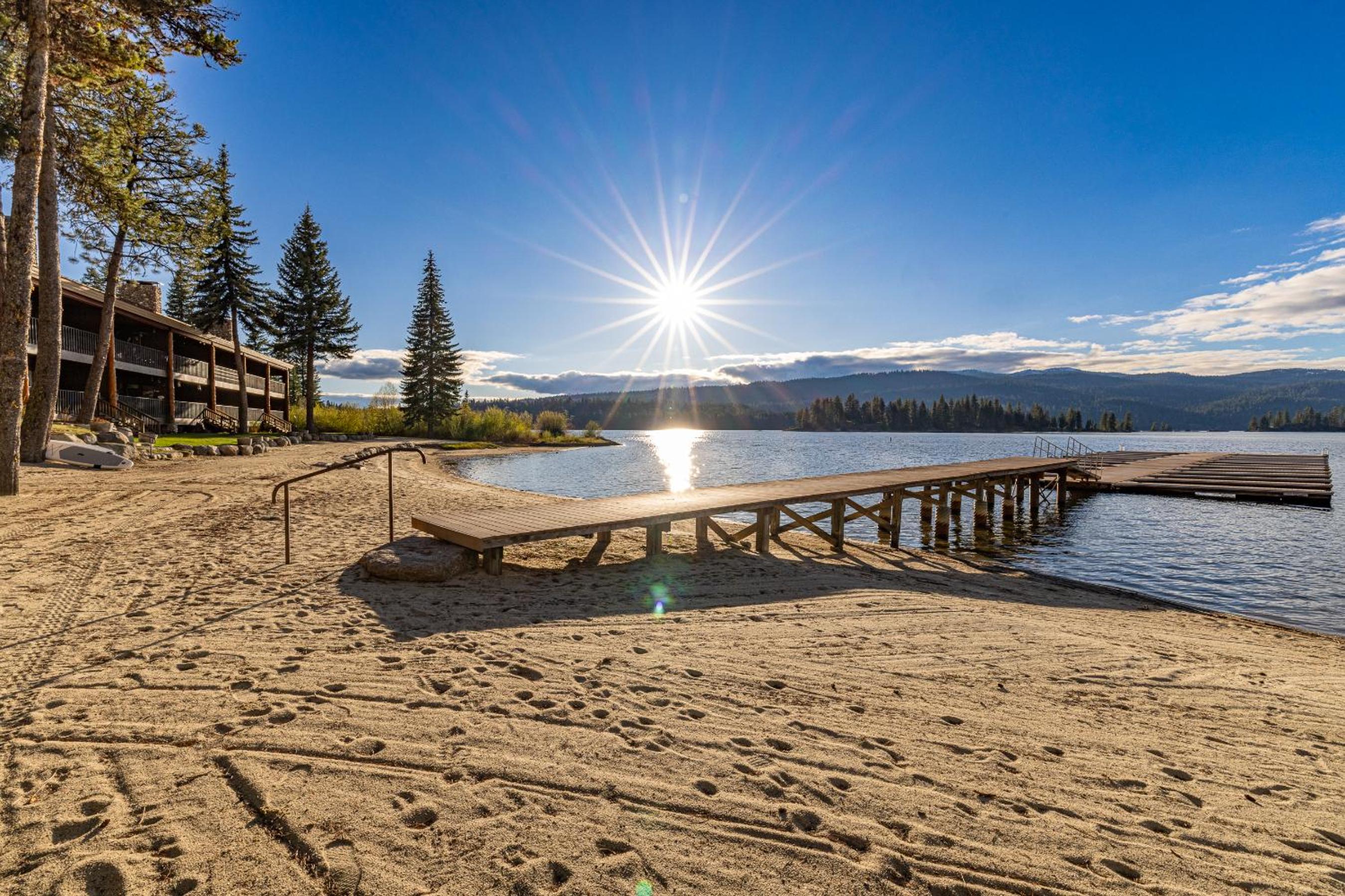 New* Tamarack Bay Classic - Lakefront condo - dock - pool - beach view 3
