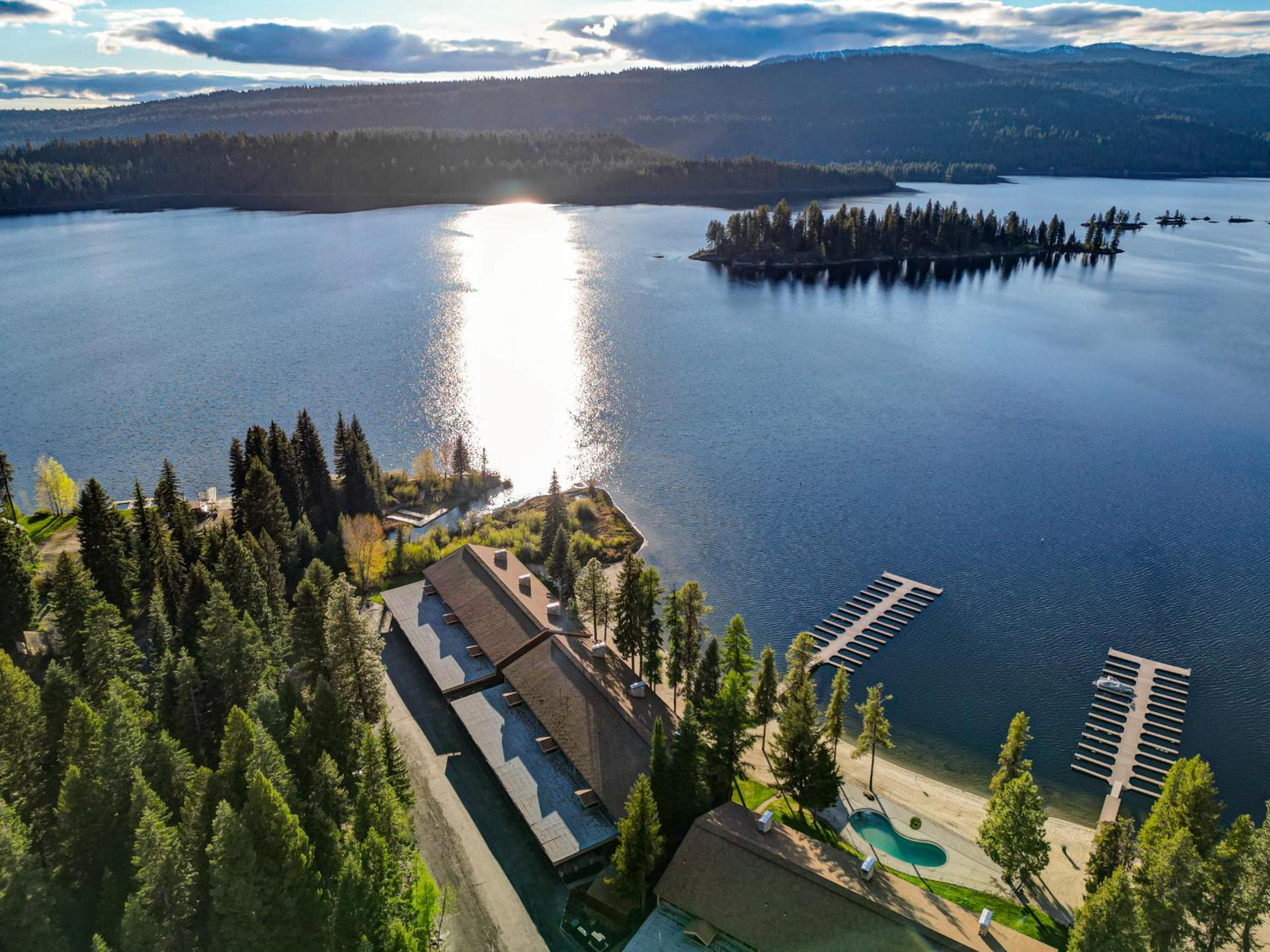 New* Tamarack Bay Classic - Lakefront condo - dock - pool - beach view 4