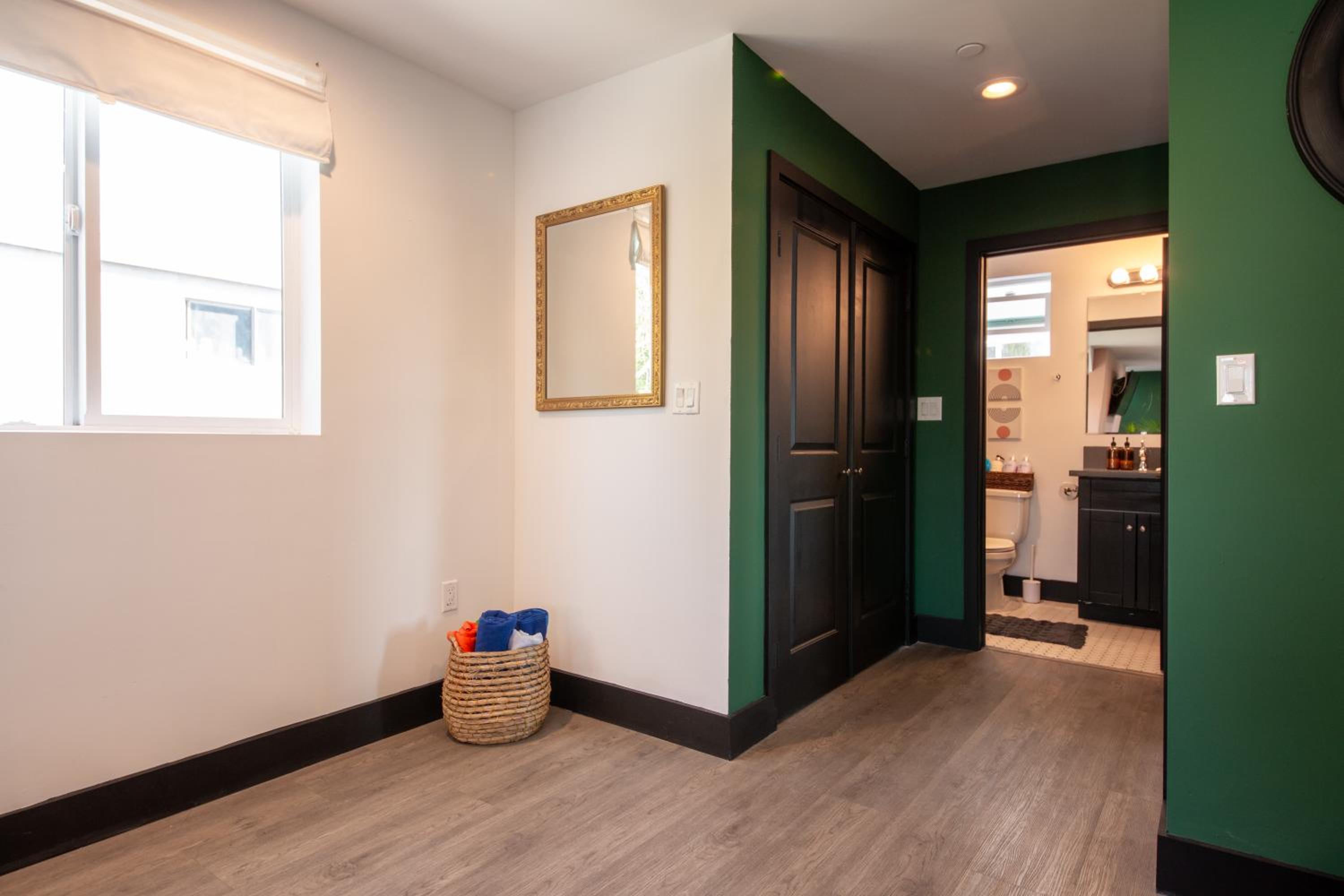 Spacious Luxury Villas in the heart of LA! Free parking and Jacuzzi