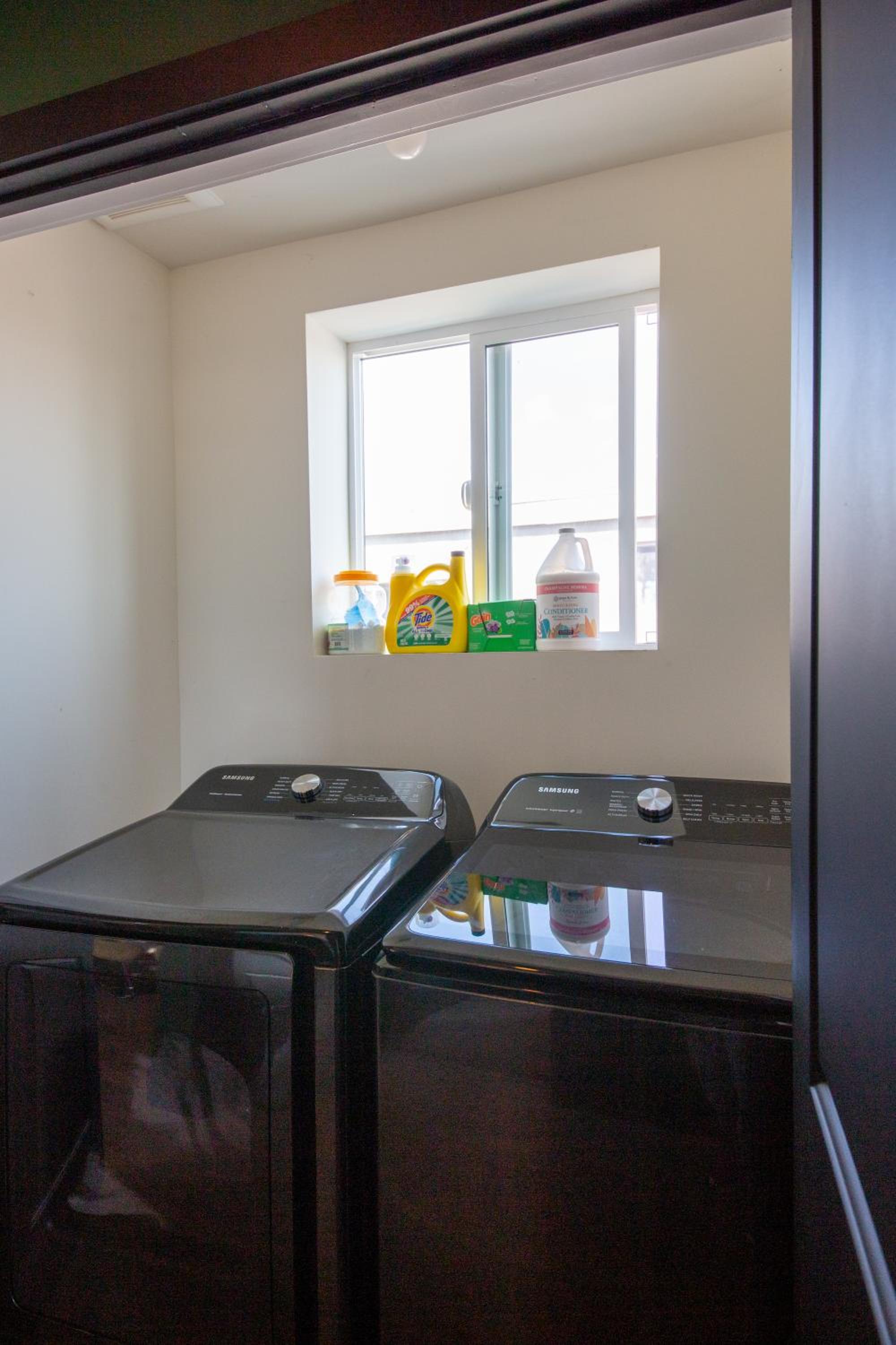 Spacious Luxury Villas in the heart of LA! Free parking and Jacuzzi