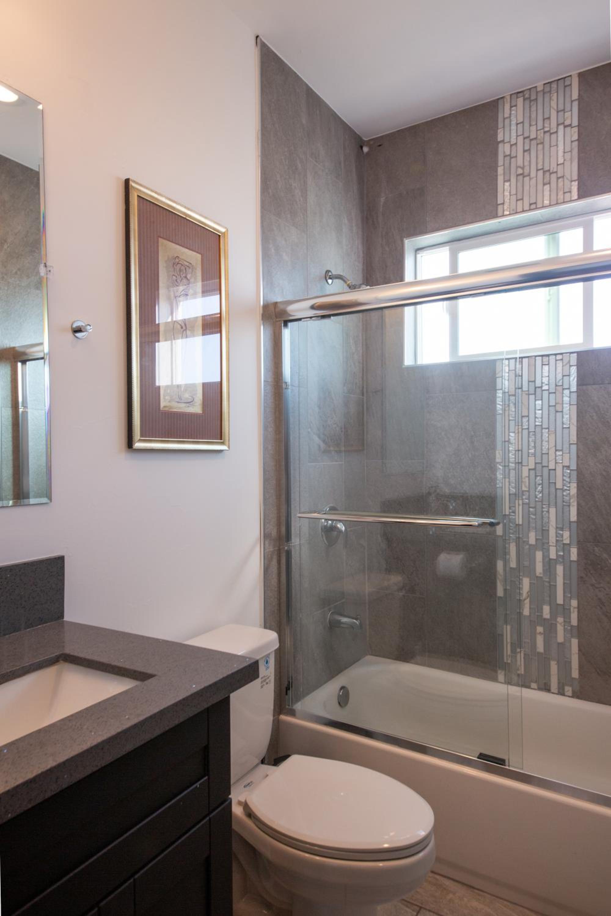 Spacious Luxury Villas in the heart of LA! Free parking and Jacuzzi