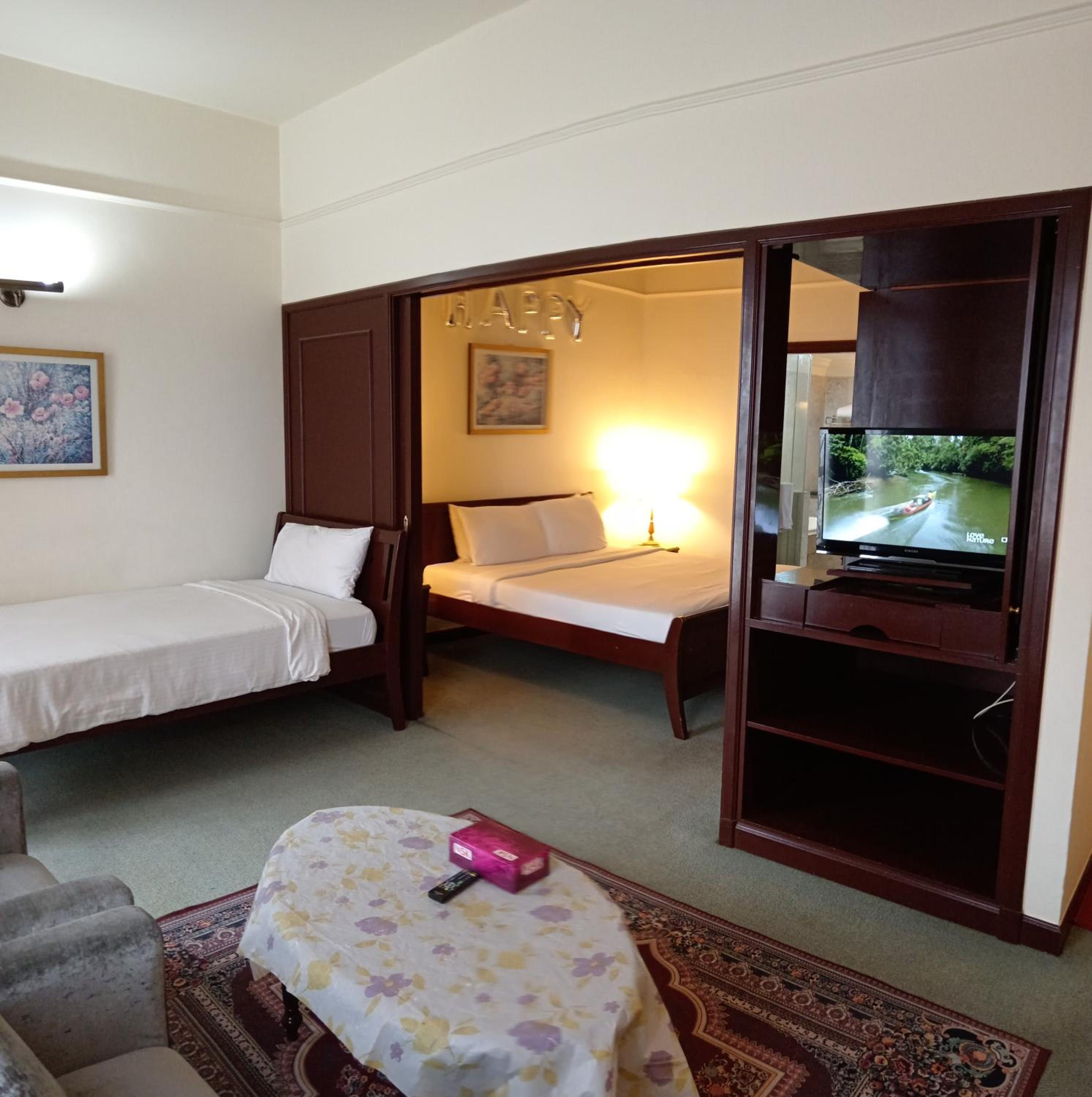 NS Golden Suites at Times Square