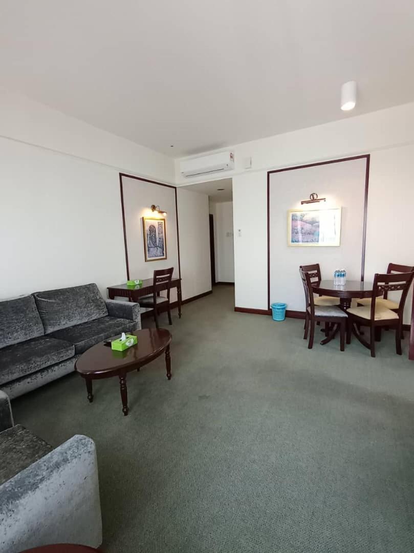 NS Golden Suites at Times Square