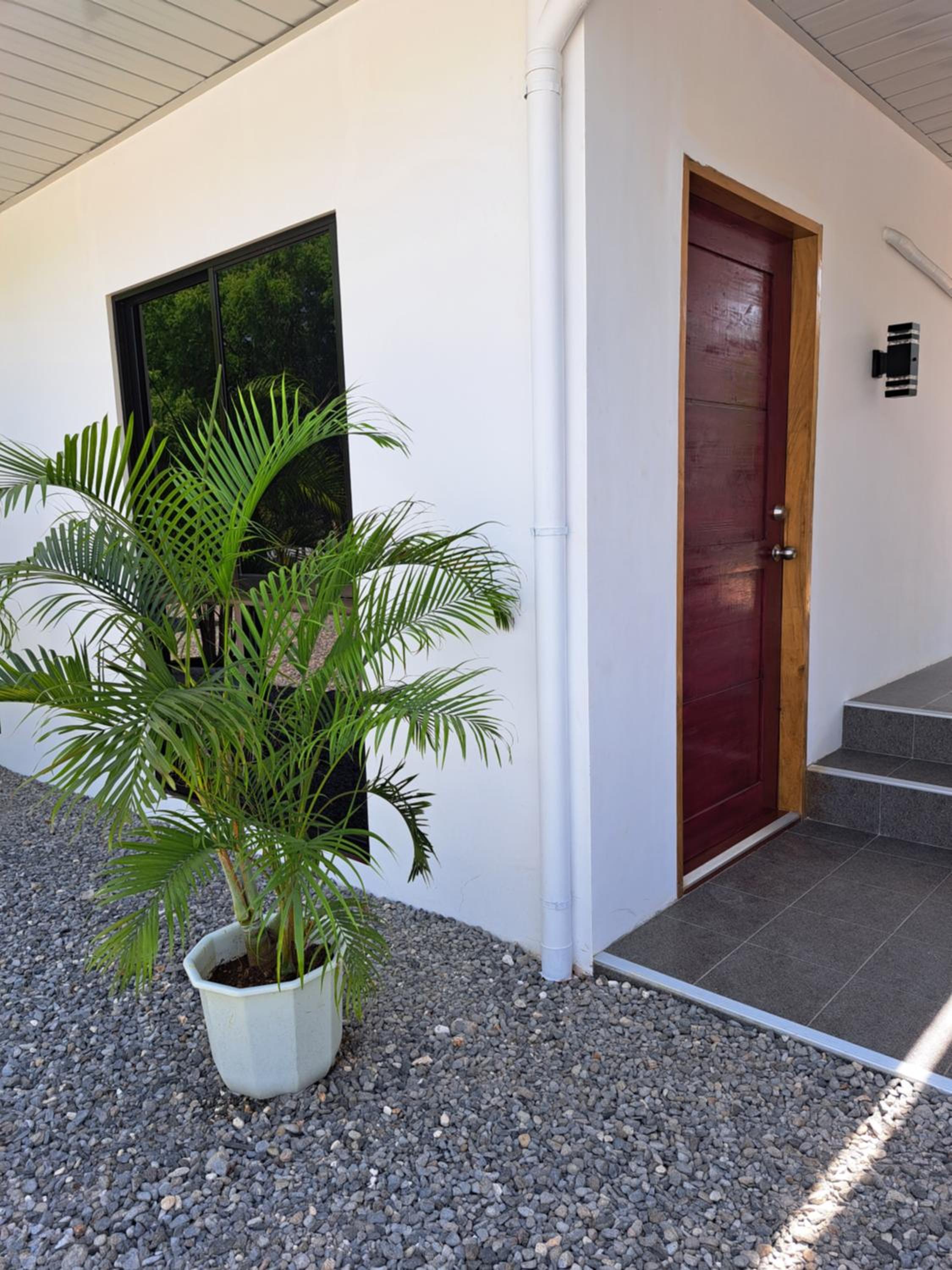 LazyCoconuts Lofts & Studios Room Rentals view 5