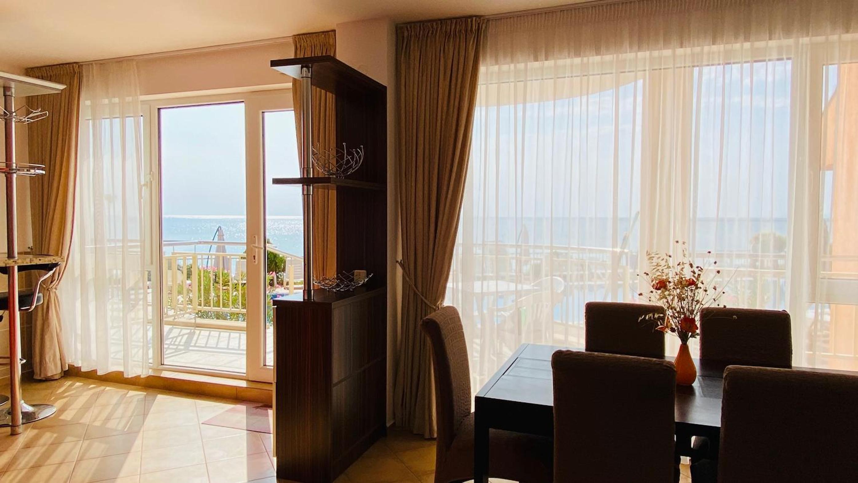 Bellevue Beachfront Paradise