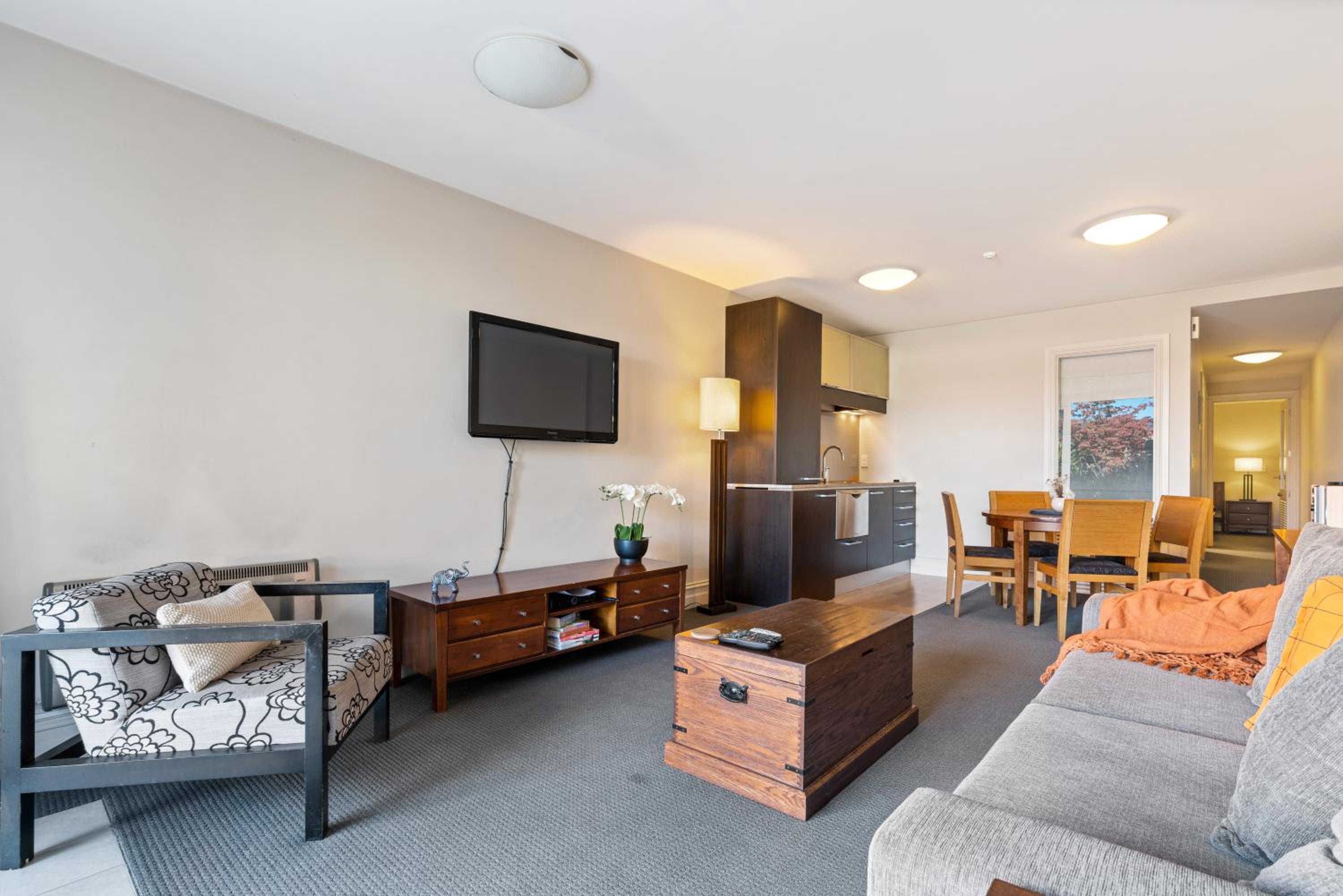 THE BEACON - 2 BEDROOM TOWN CENTER APARTMENT 614 view 3