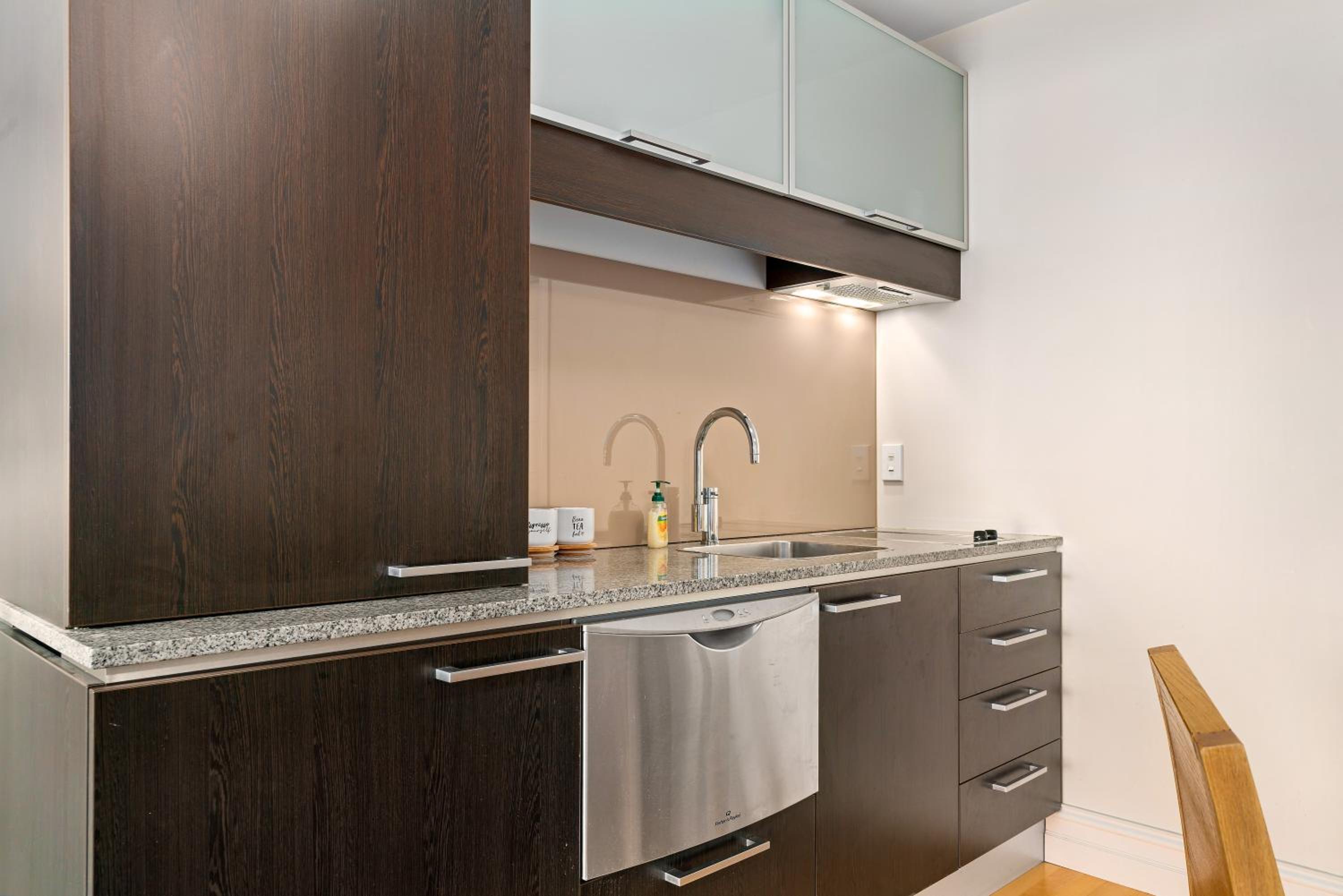 THE BEACON - 2 BEDROOM TOWN CENTER APARTMENT 614 view 5