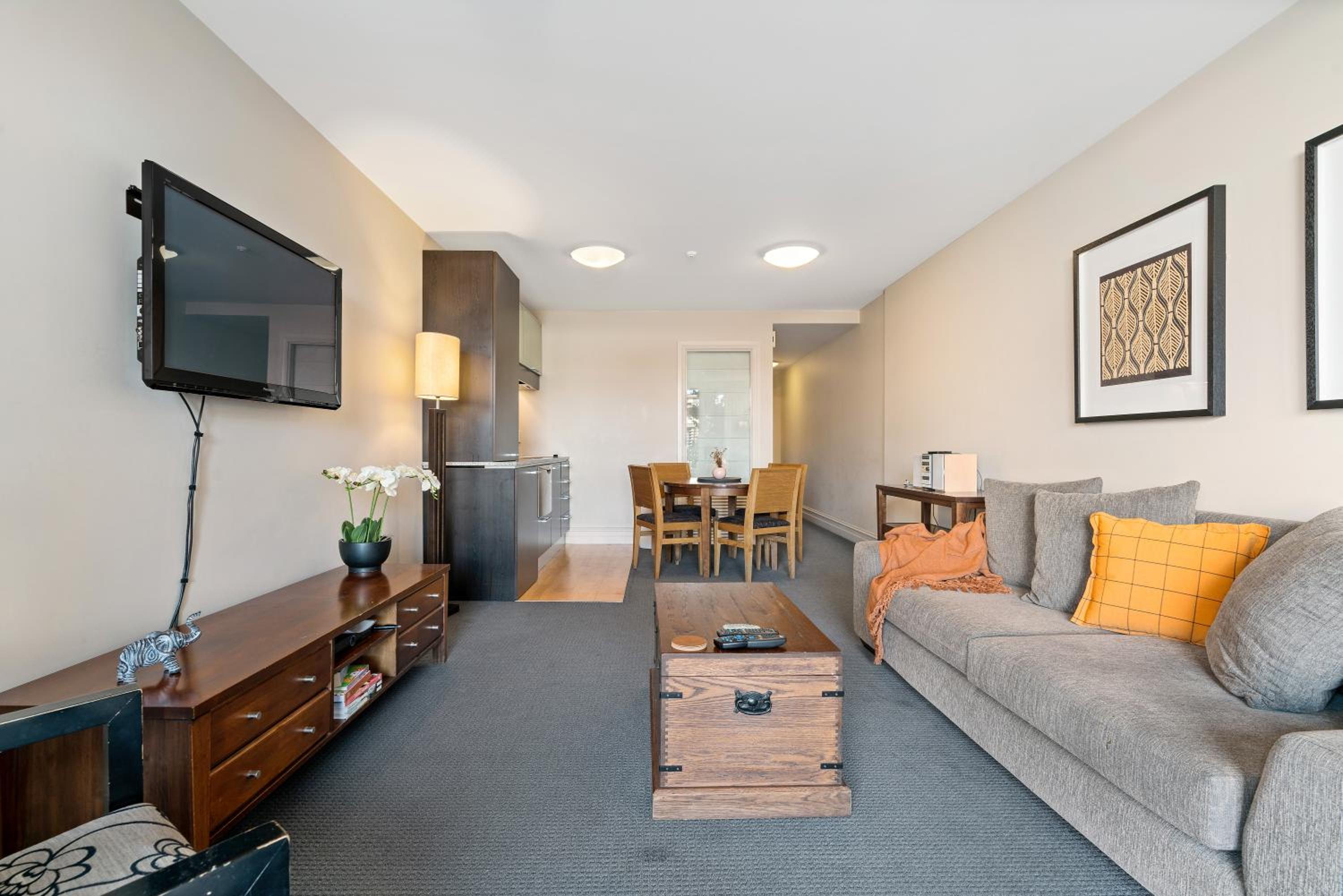 THE BEACON - 2 BEDROOM TOWN CENTER APARTMENT 614 view 2