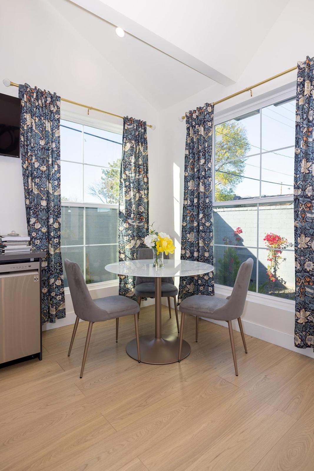 Hollywood Family Nest in Burbank, Steps to Studios!