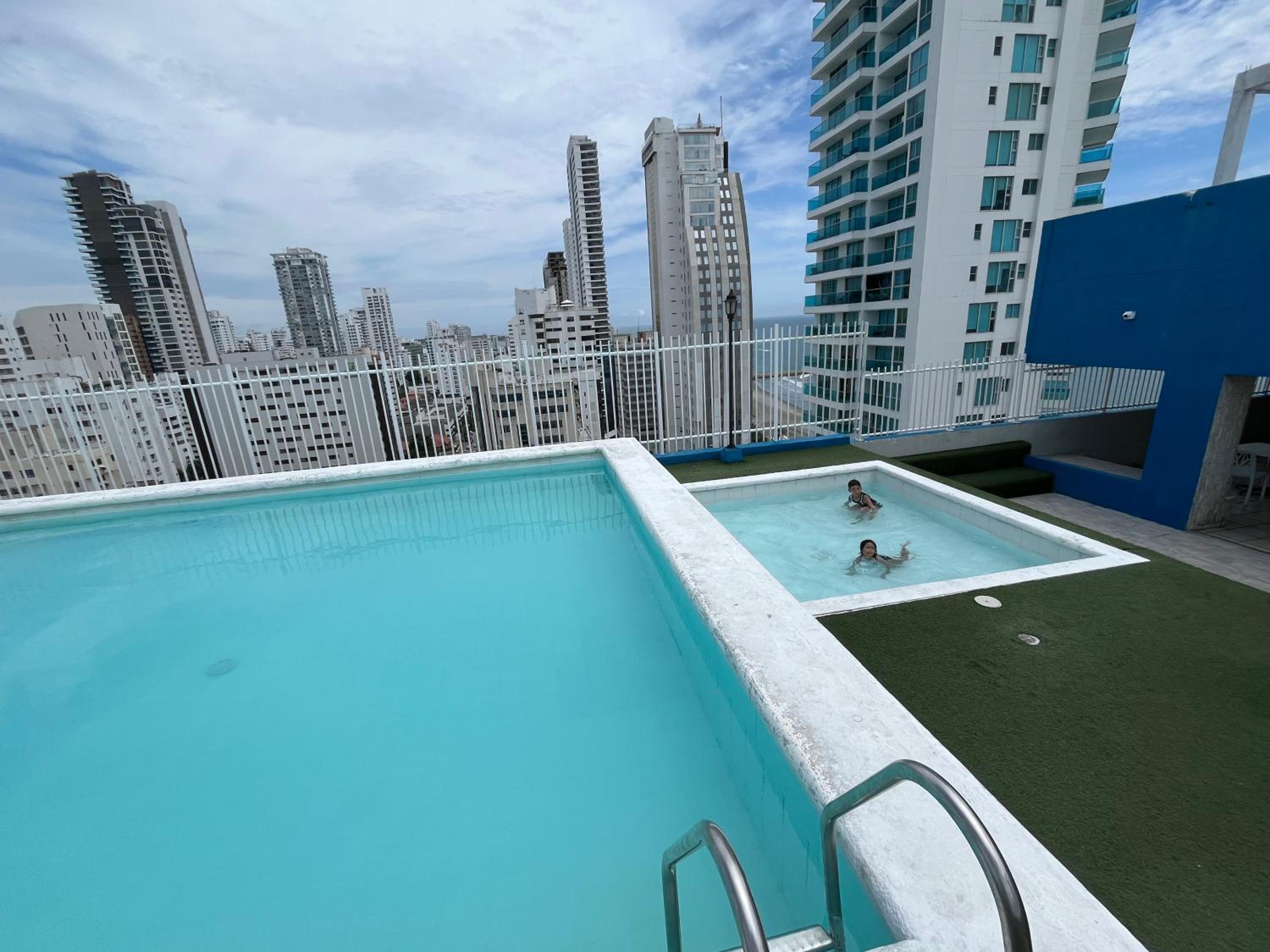 Frente al mar, Boca grande APT1105
