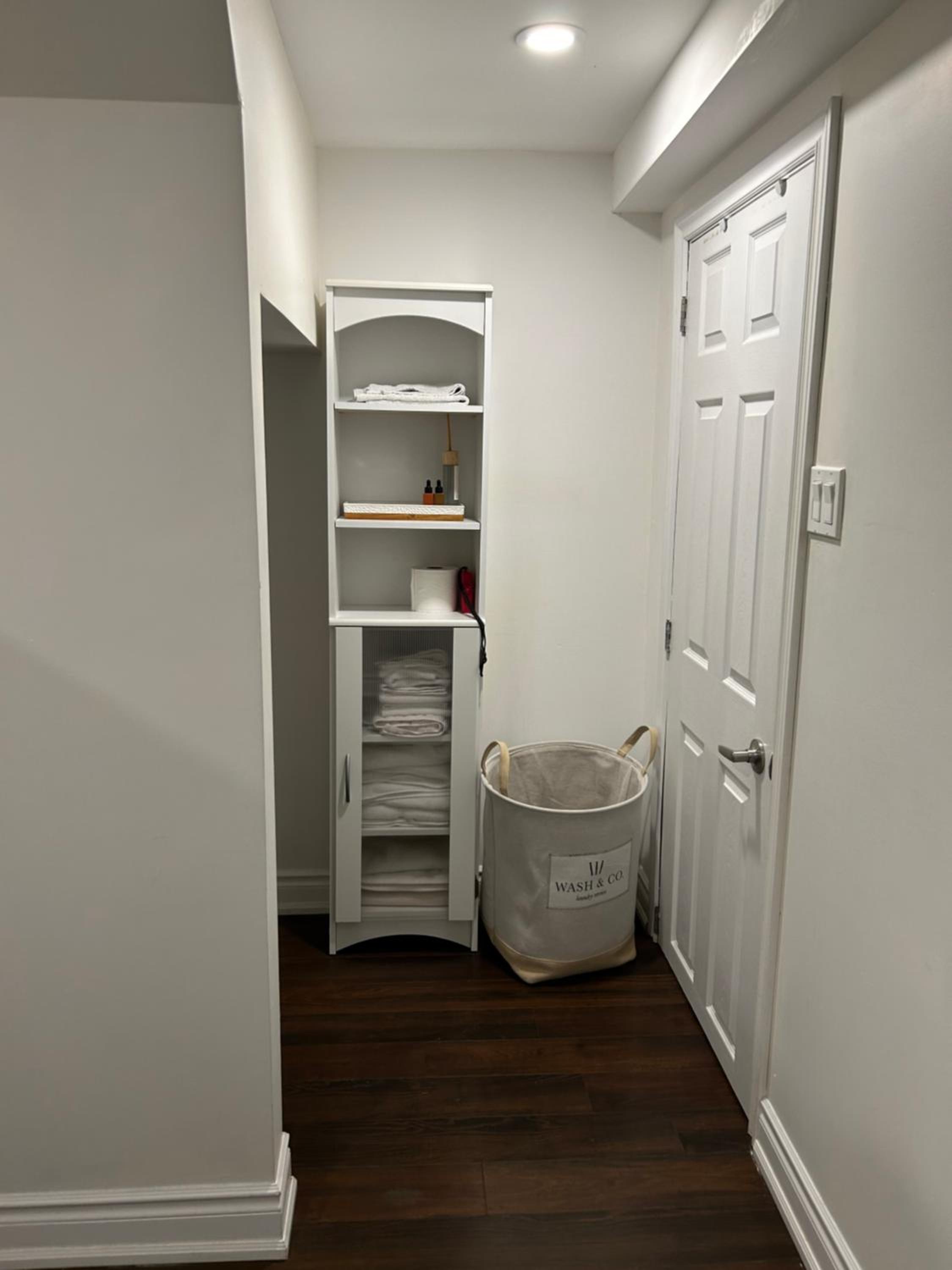 Beautiful Lower level 2 bedroom aprt