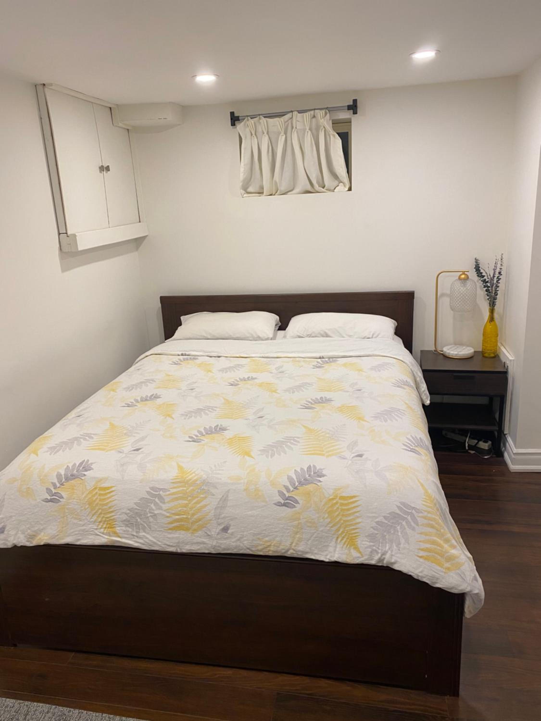 Beautiful Lower level 2 bedroom aprt