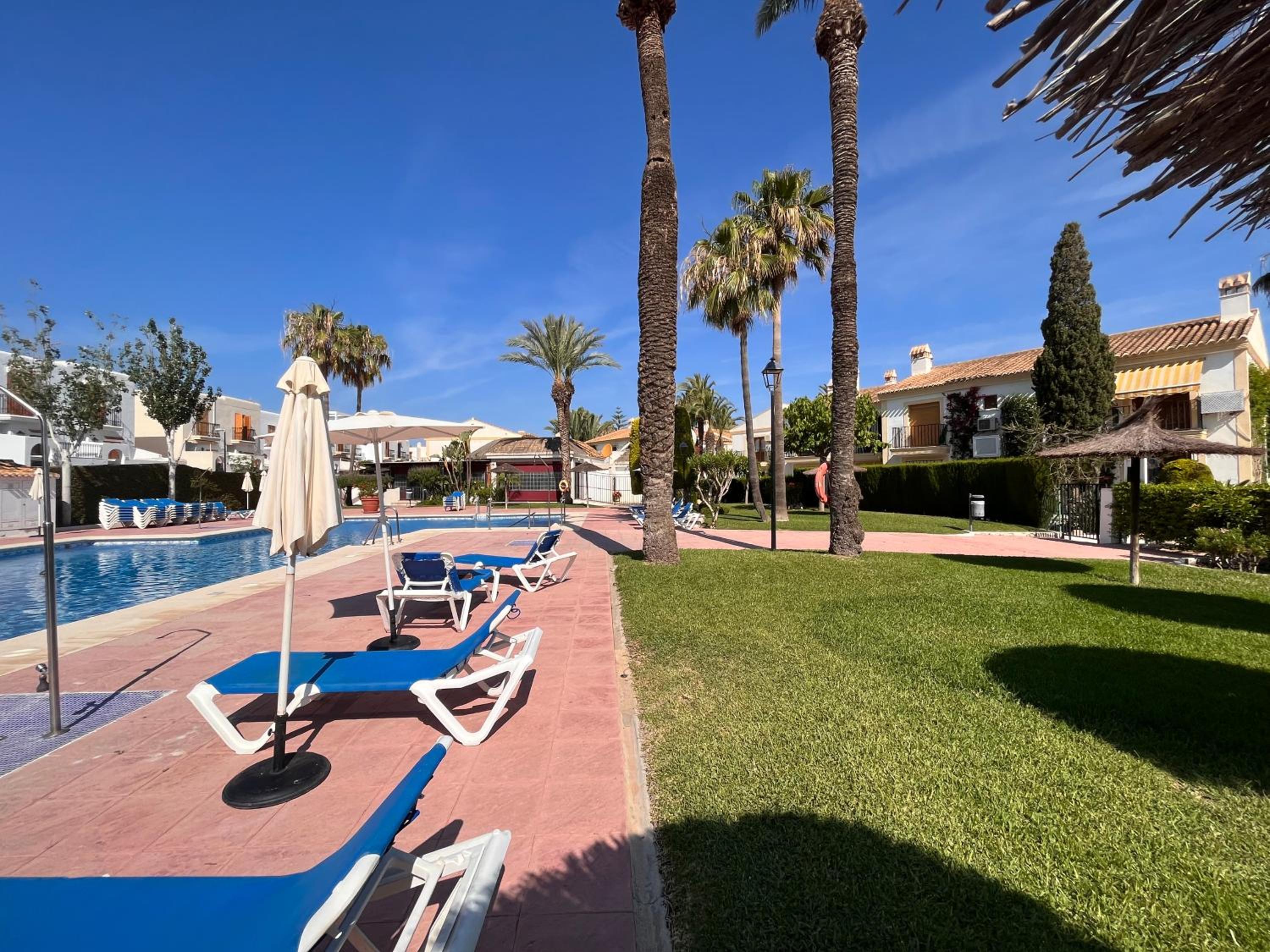 Apartamento Alhambra Vera Costa con piscina abierta todo el año
