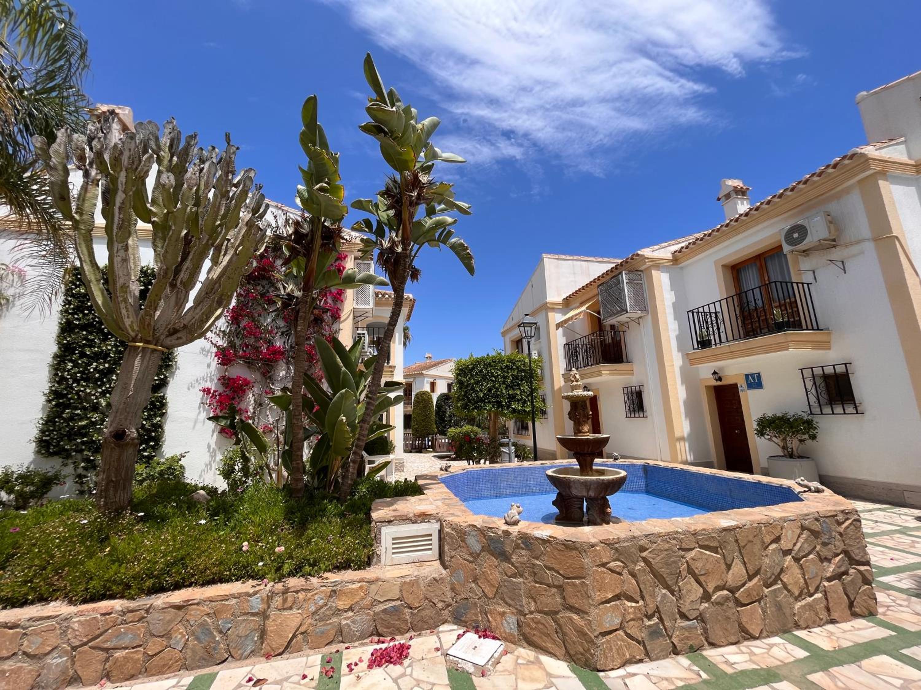 Apartamento Alhambra Vera Costa con piscina abierta todo el año