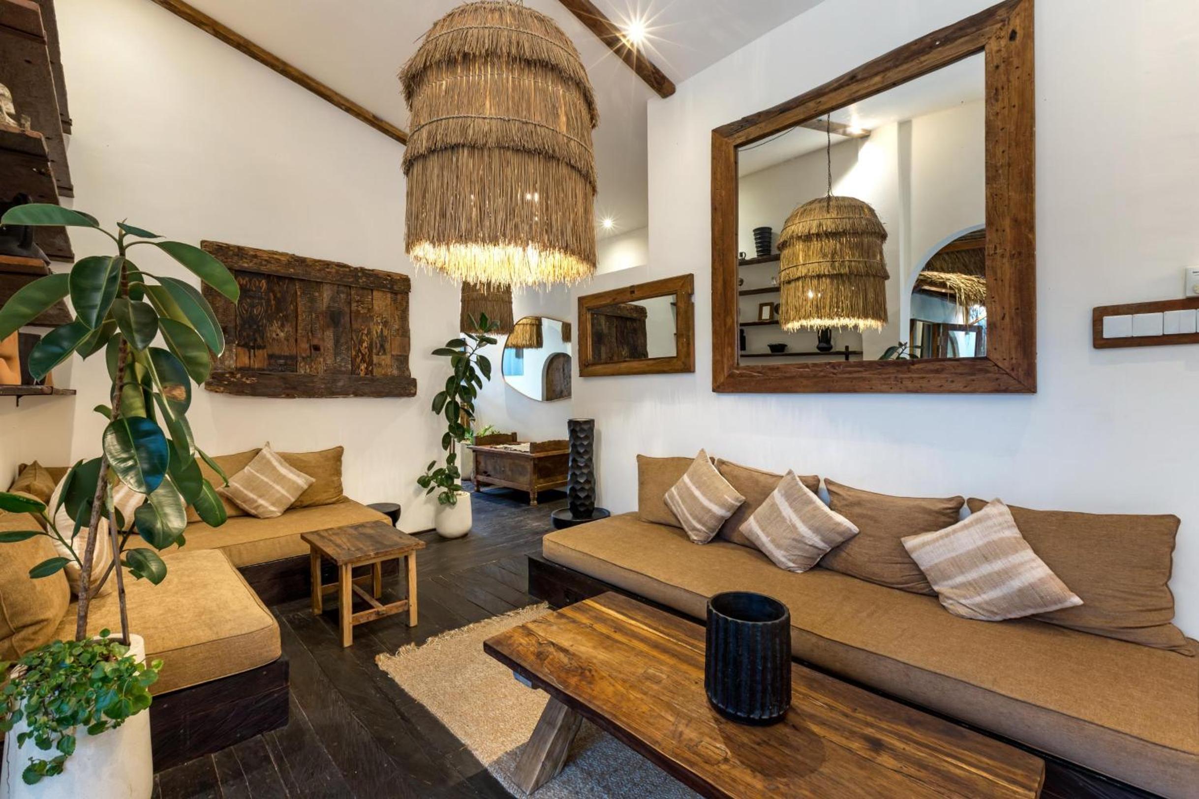 Villa Micasa - Tropical Oasis 4BR Villa with Private Pool, Perfect for Big Groups, 12 Minutes to the Beach