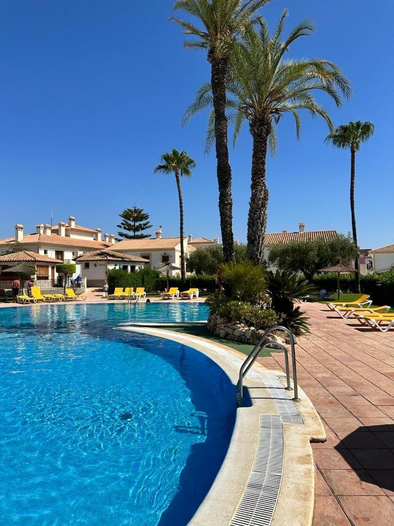Apartamento Alhambra Vera Costa con piscina abierta todo el año
