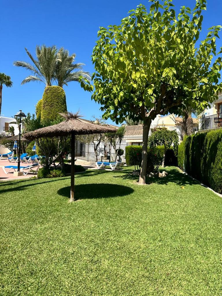 Apartamento Alhambra Vera Costa con piscina abierta todo el año