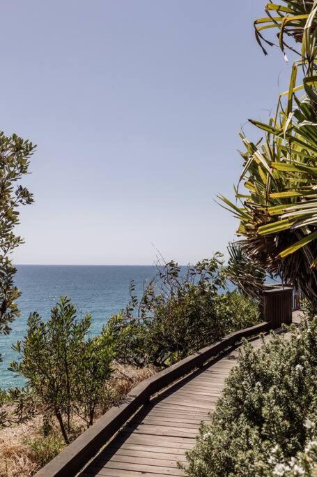 'Luka' - Ocean views Direct beach access