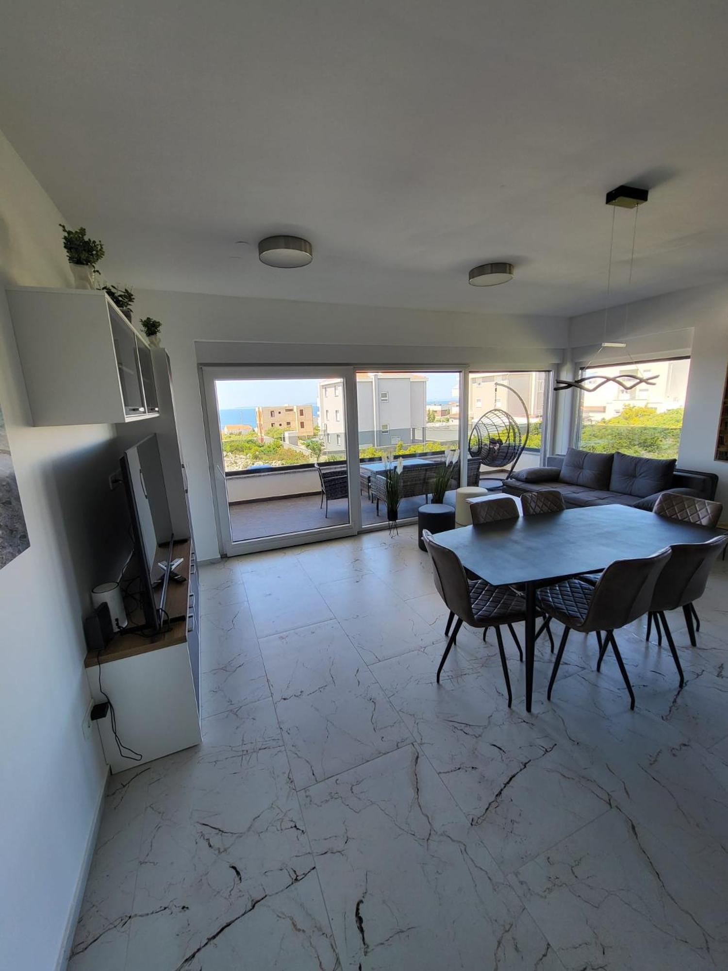 Wohnung mit wunderschönen Meer- und Bergen- Aussicht