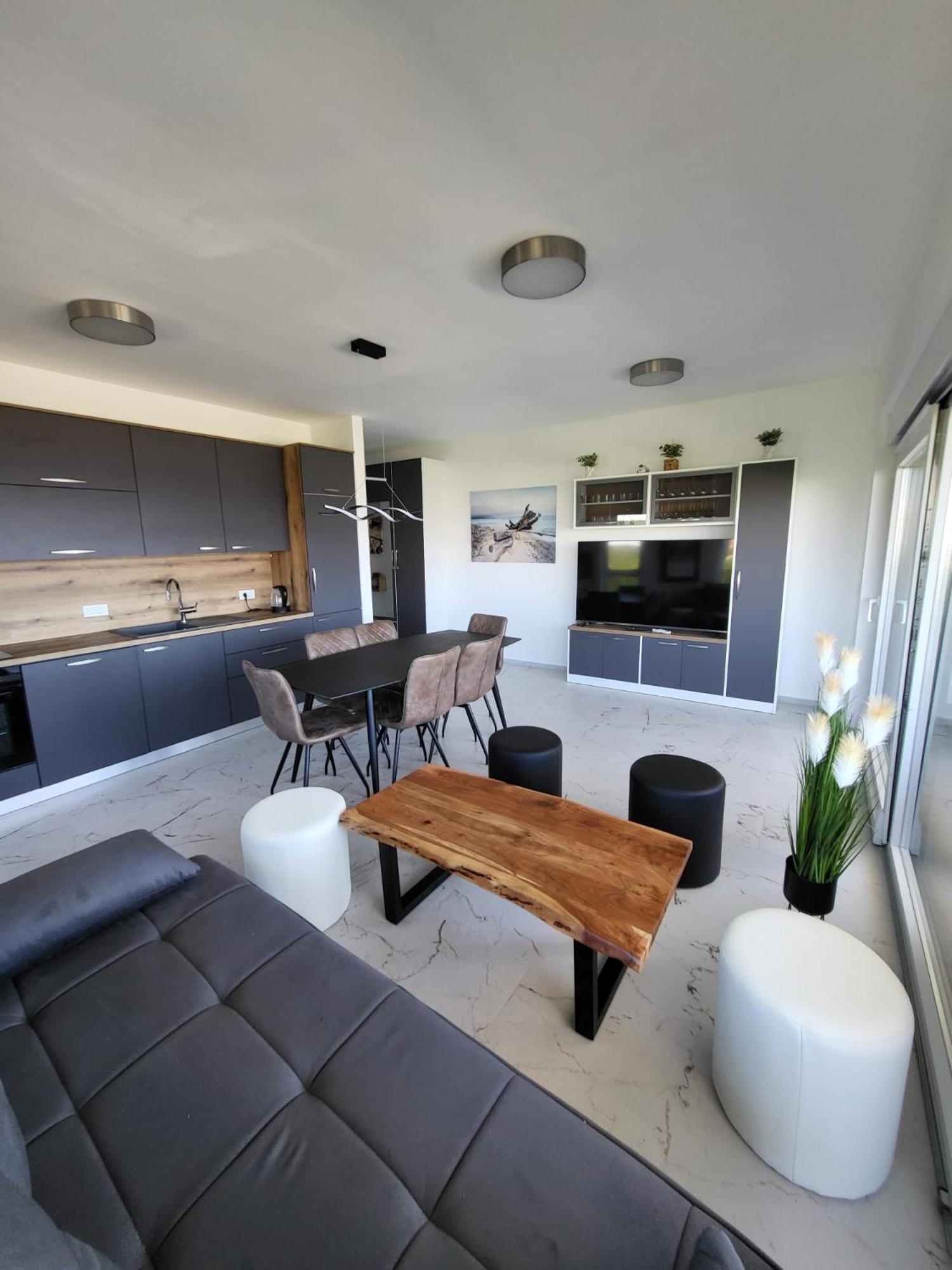 Wohnung mit wunderschönen Meer- und Bergen- Aussicht