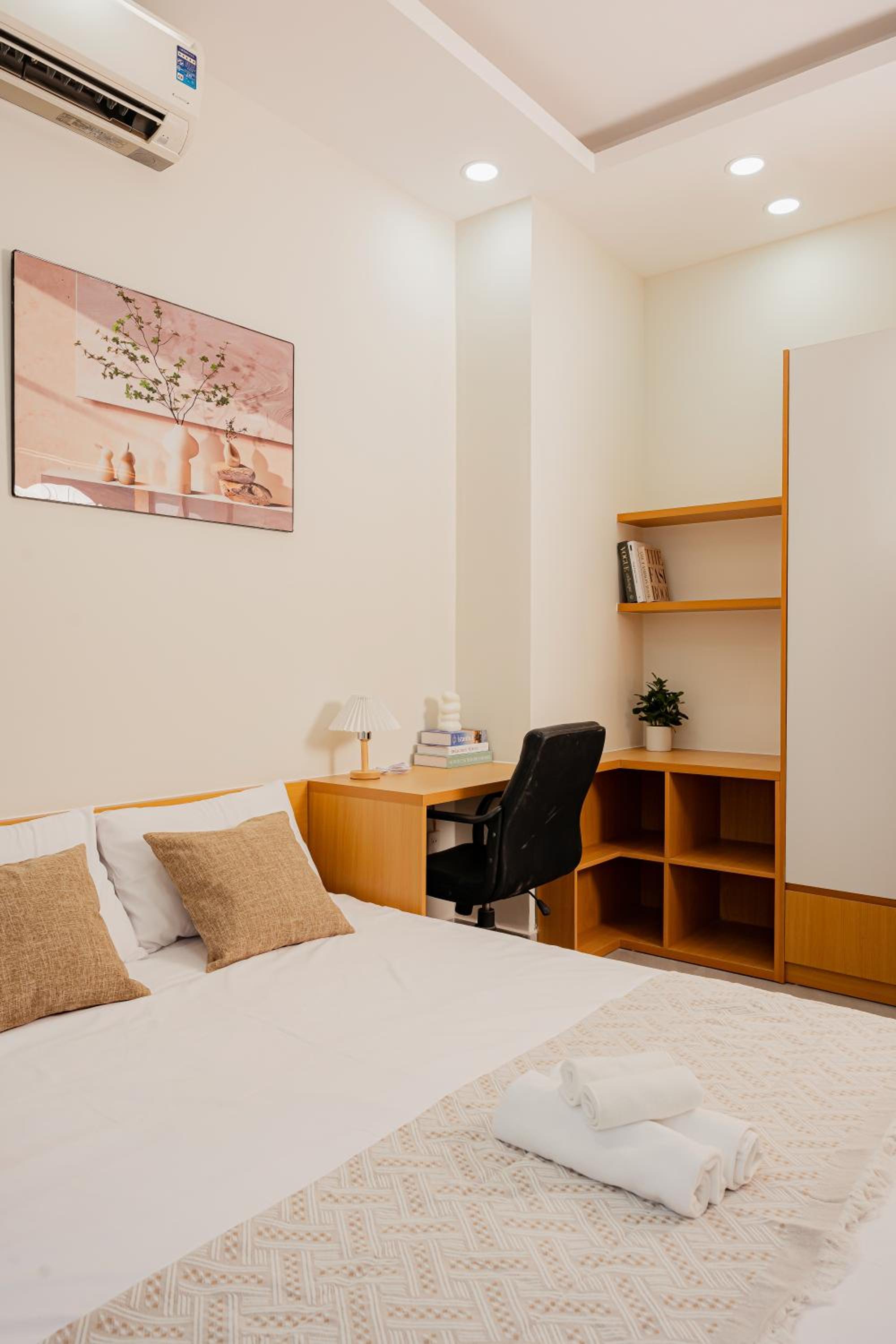 Calme Saigon Home