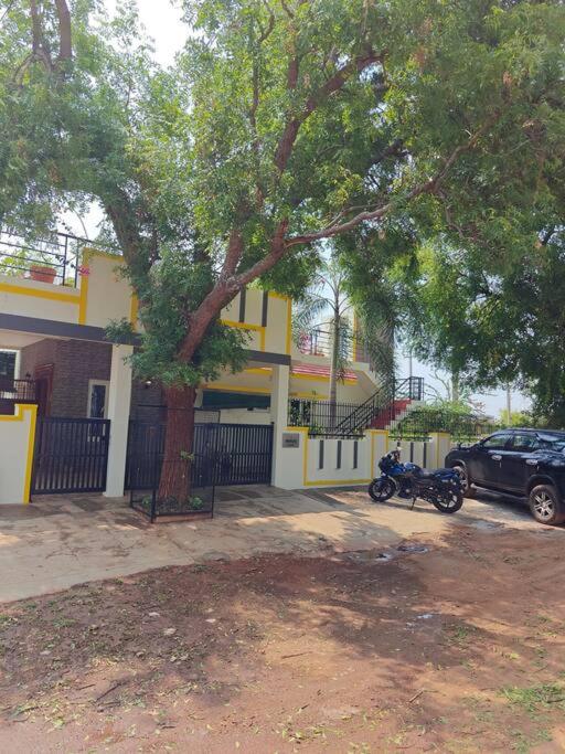 S R Luxurious Fully Ac 3 BHK Bunglow Mysore view 3