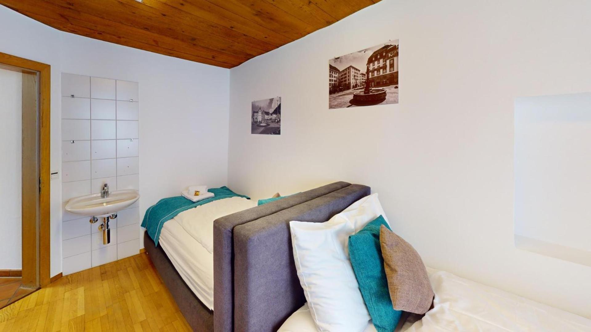 Zentrale 5,5 Zimmer Wohnung für bis zu 8 Personen