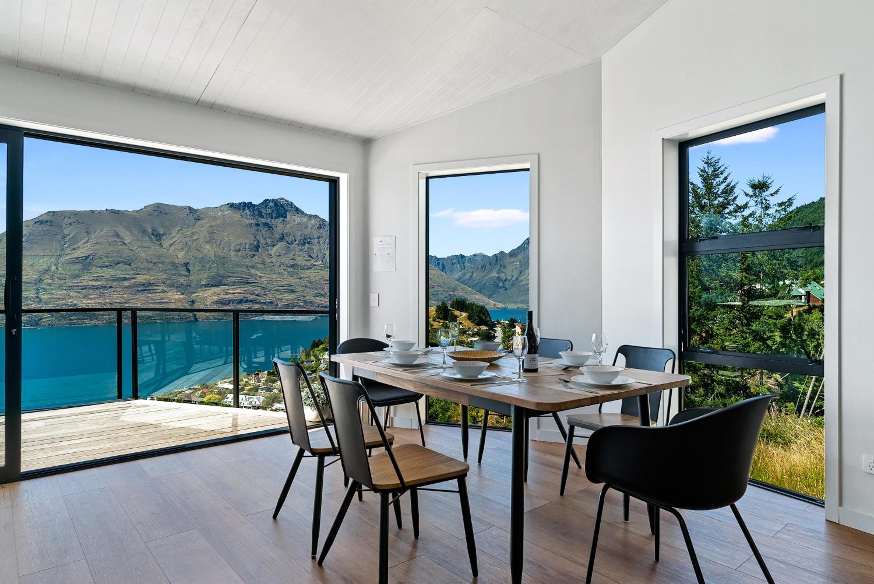 Modern Luxe House with Magnificent View view 4