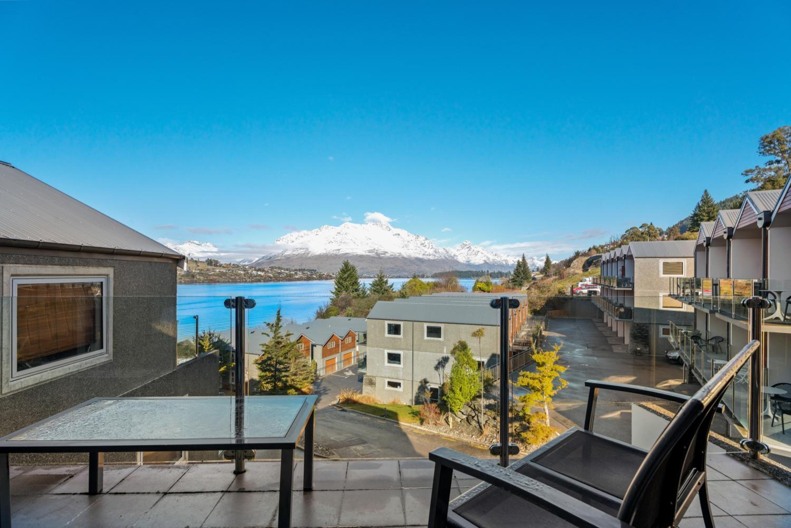Lakefront Living - 4 Bedrm Apartment Alpine Village view 2