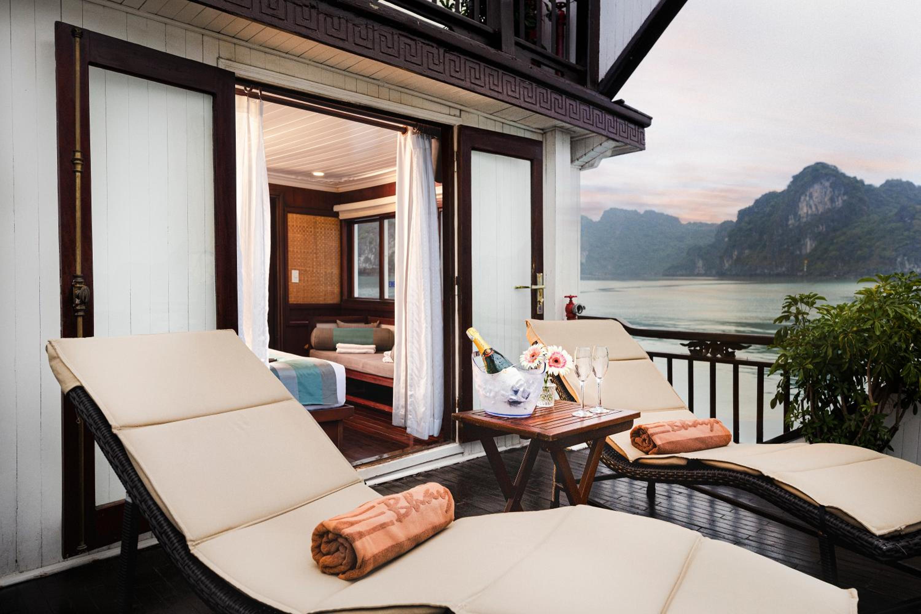 Bhaya Halong Cruises view 4