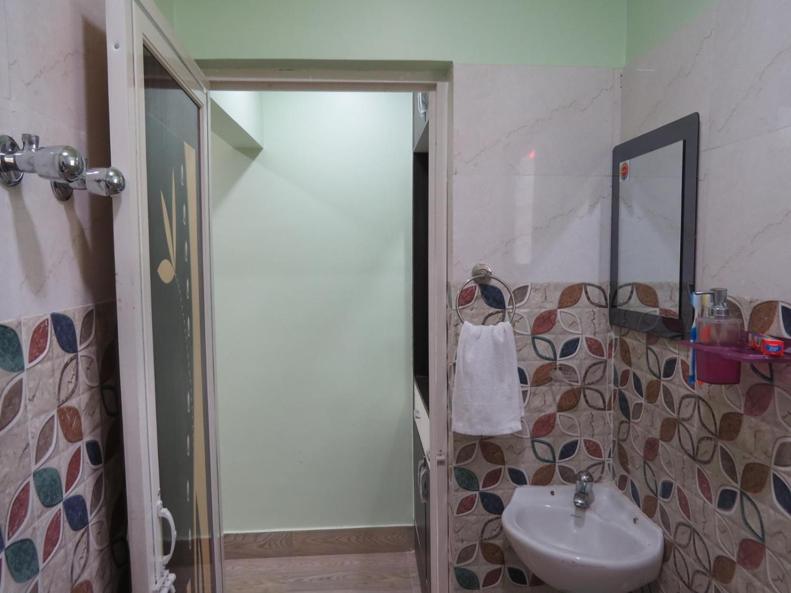 Photo 8