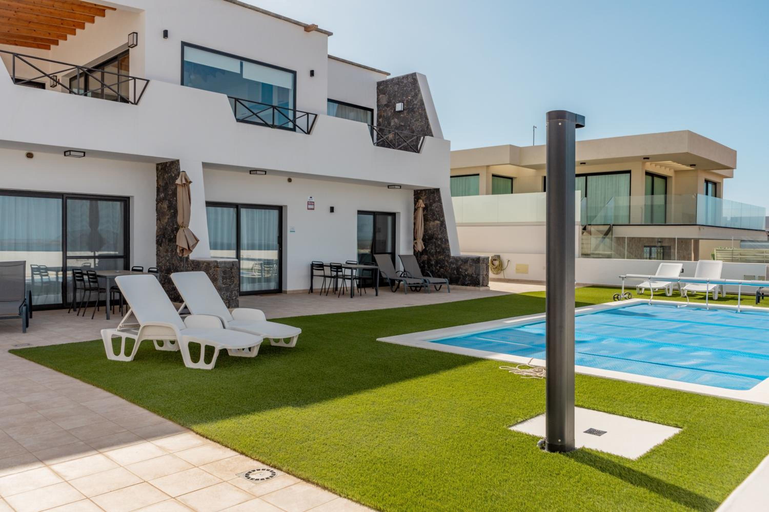 Seascape pool, air con, view, adult only