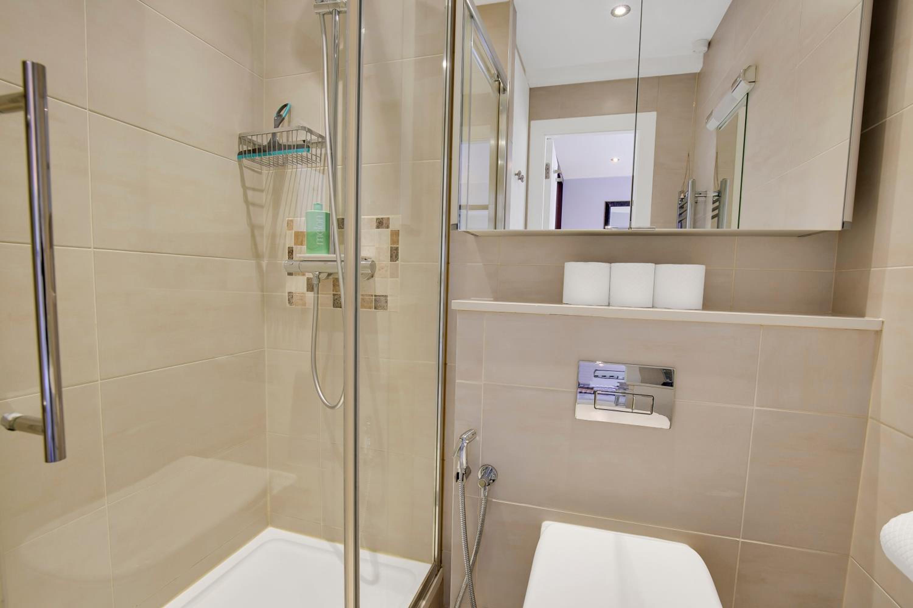 Chelsea Cloisters Studio by Eagle Apartments view 5