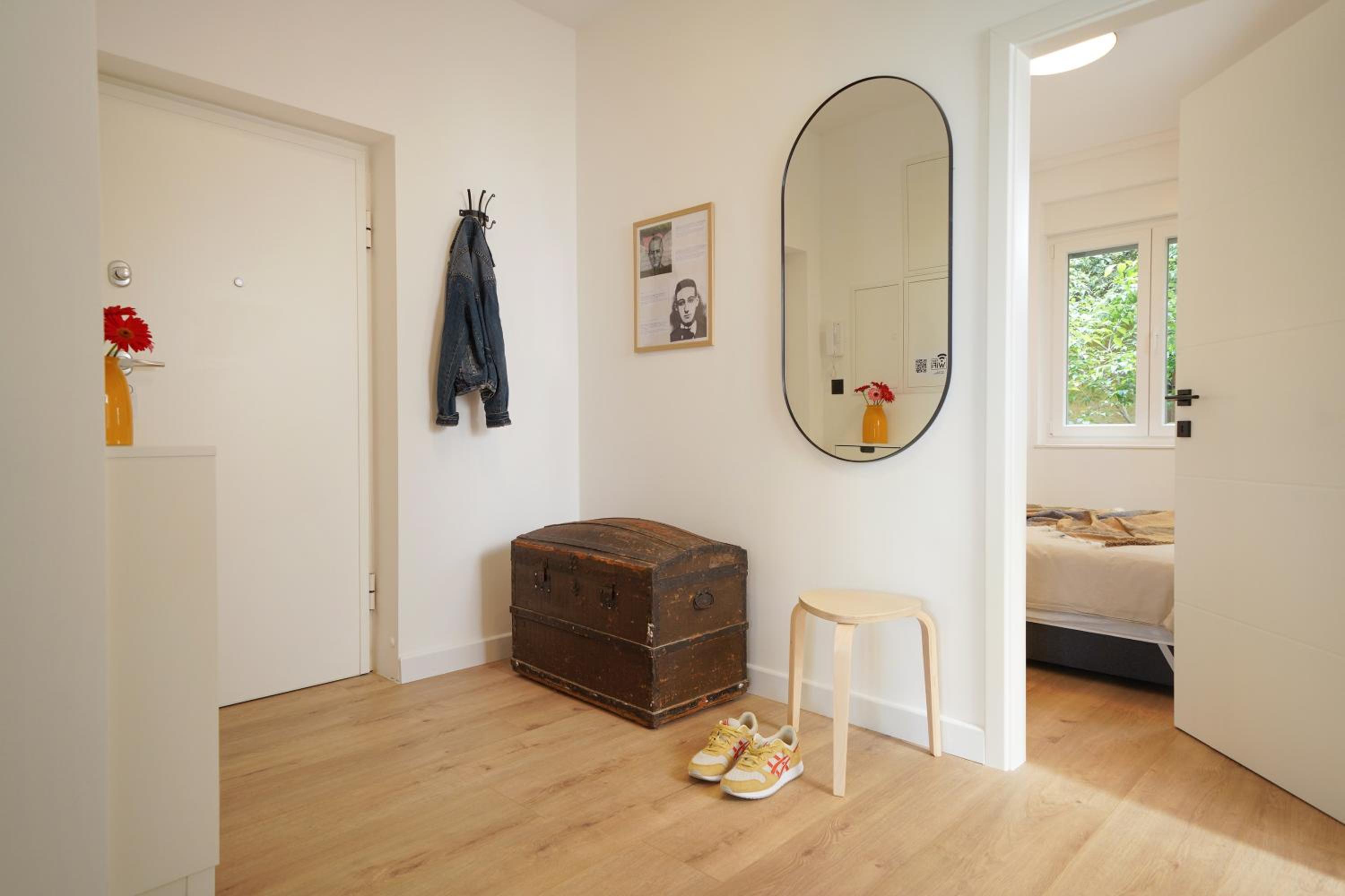 Fabula - Renovated 2-BR Apt with Fast WiFi view 5