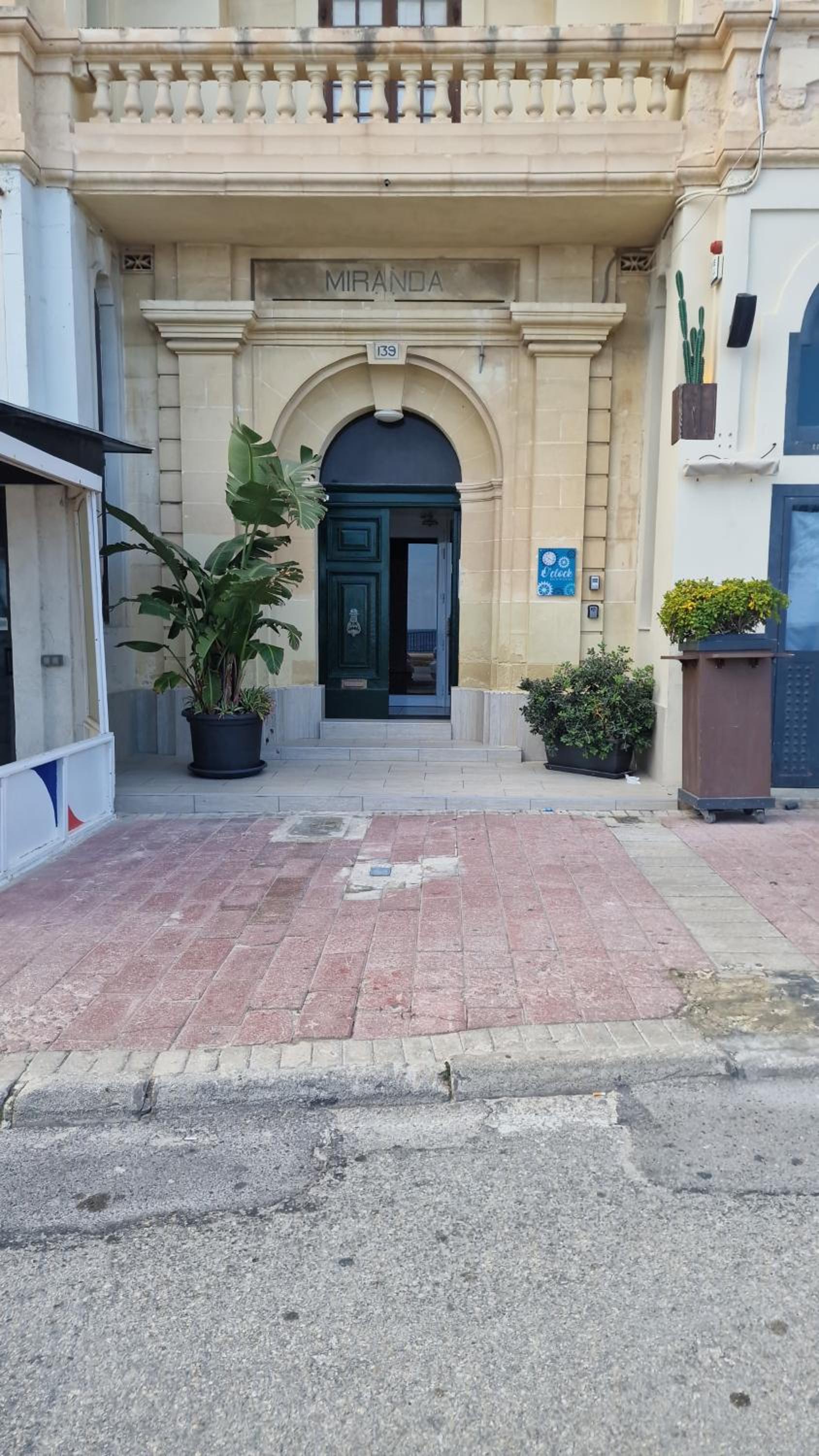 Sliema Central Seafront O'CLOCK B&B MALTA