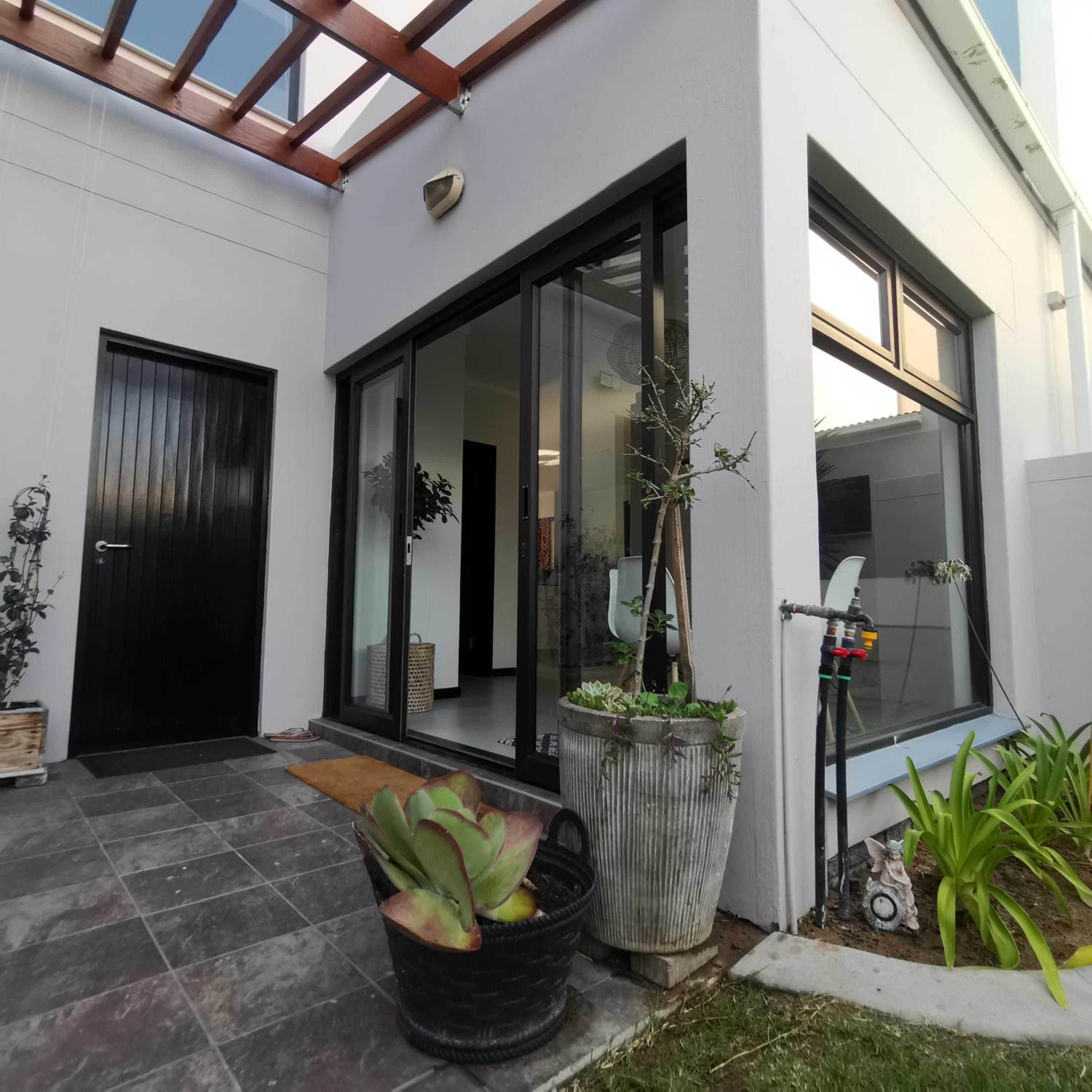 Beachfront Townhouse - MowenOne view 3