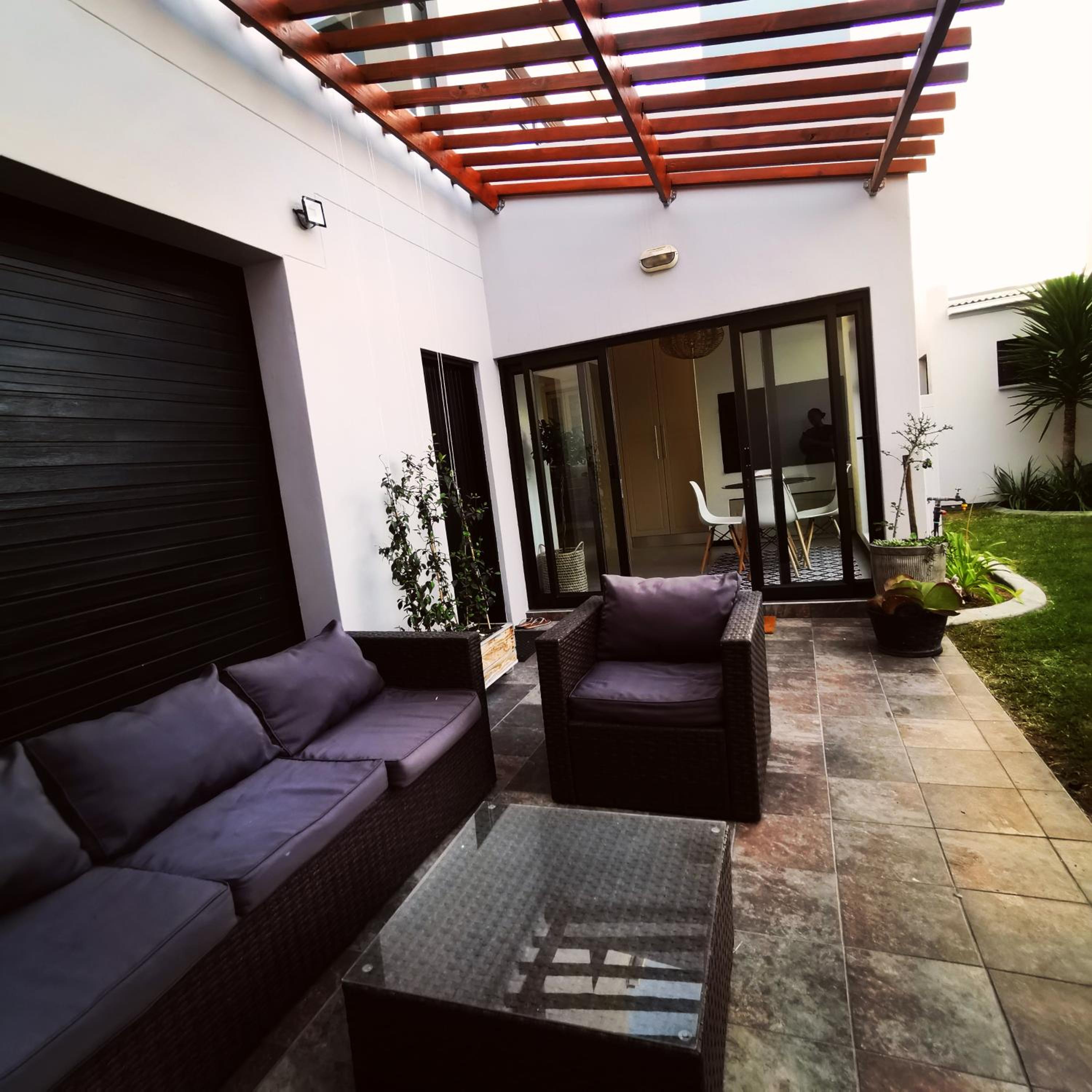 Beachfront Townhouse - MowenOne view 2