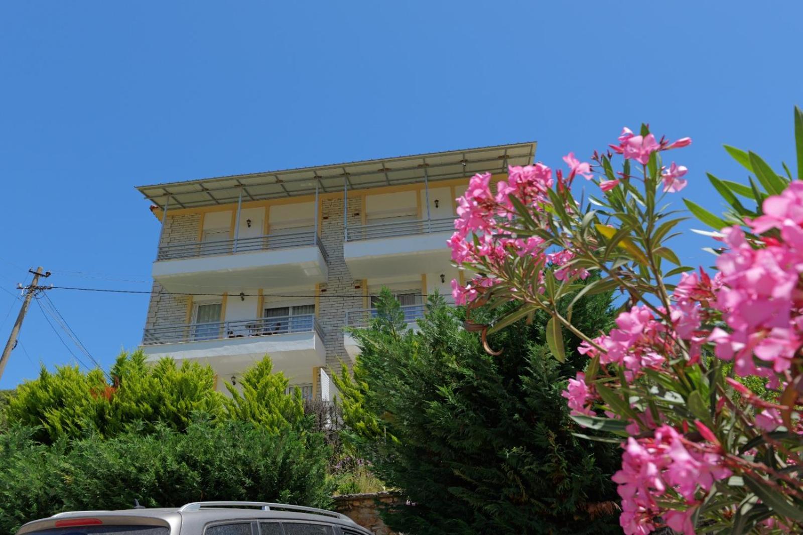Llamani Apartments