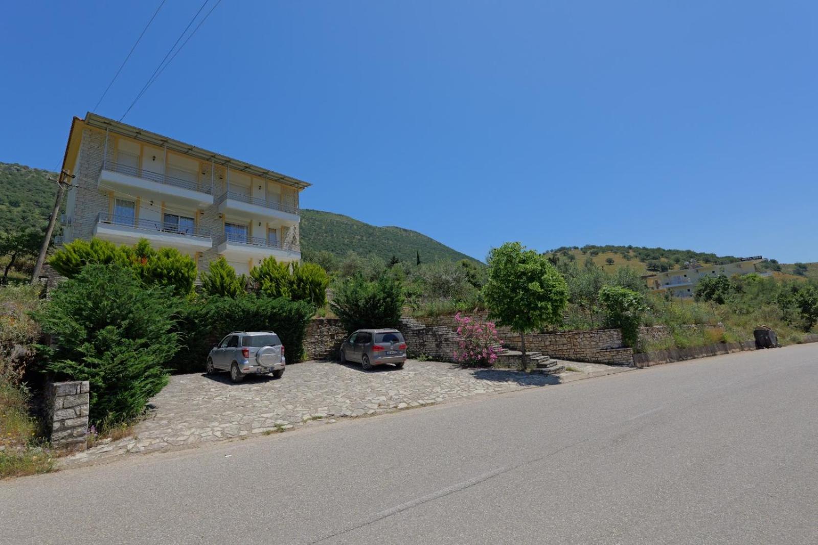 Llamani Apartments