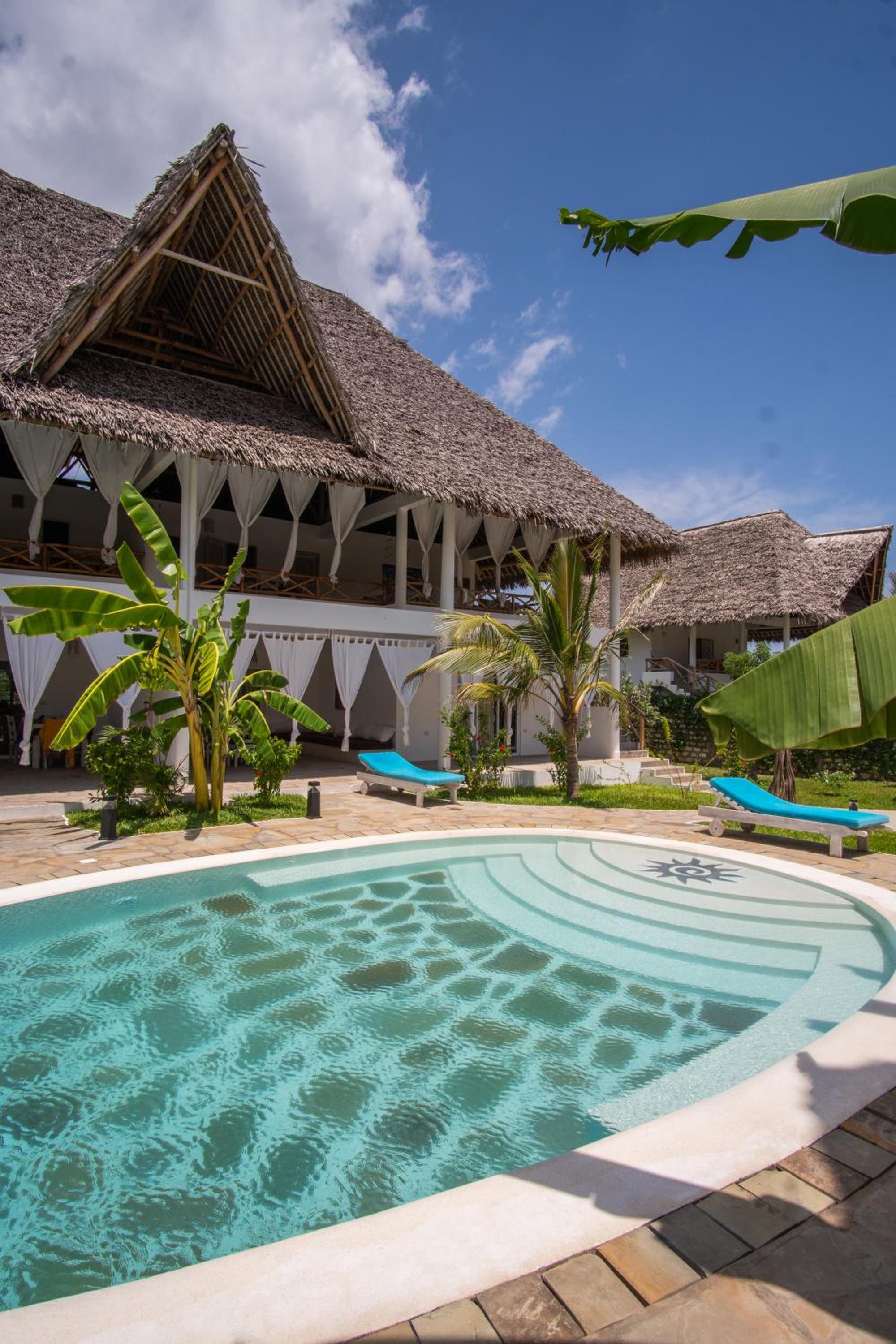 RiccArDella House Rafiki Tamu