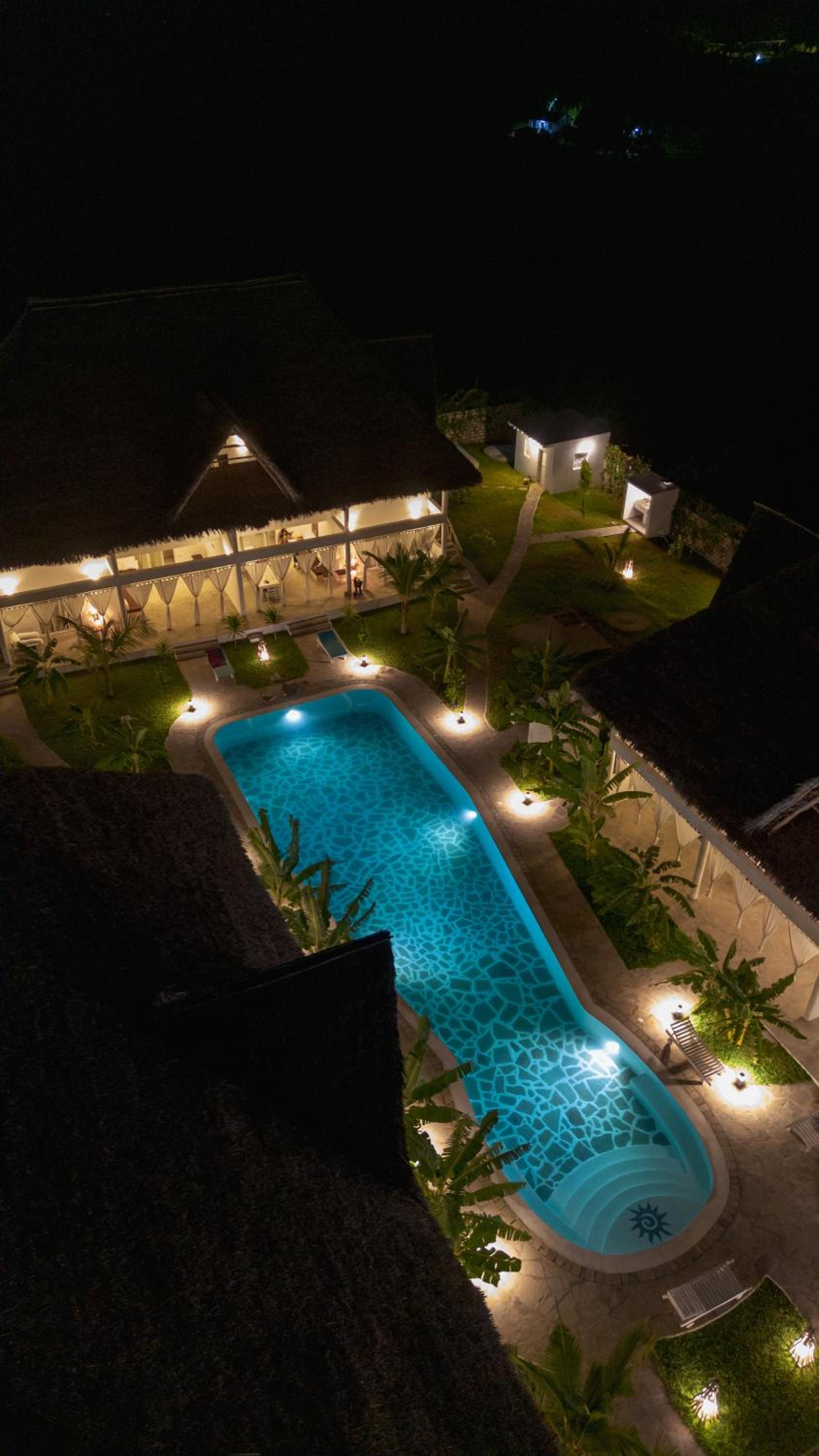RiccArDella House Rafiki Tamu
