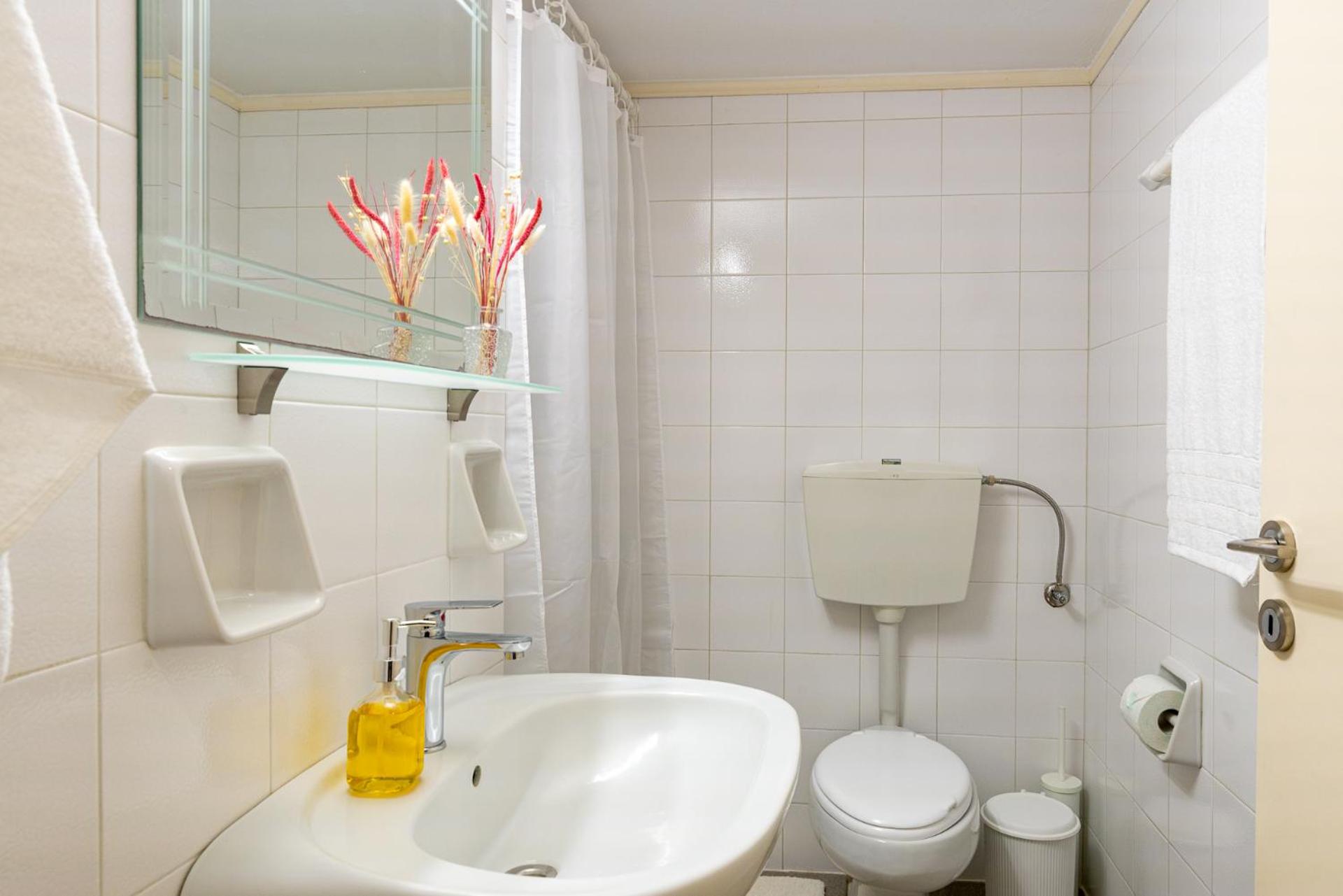 Elio B 1BDR Apt 1 min from the beach by Hospi Living