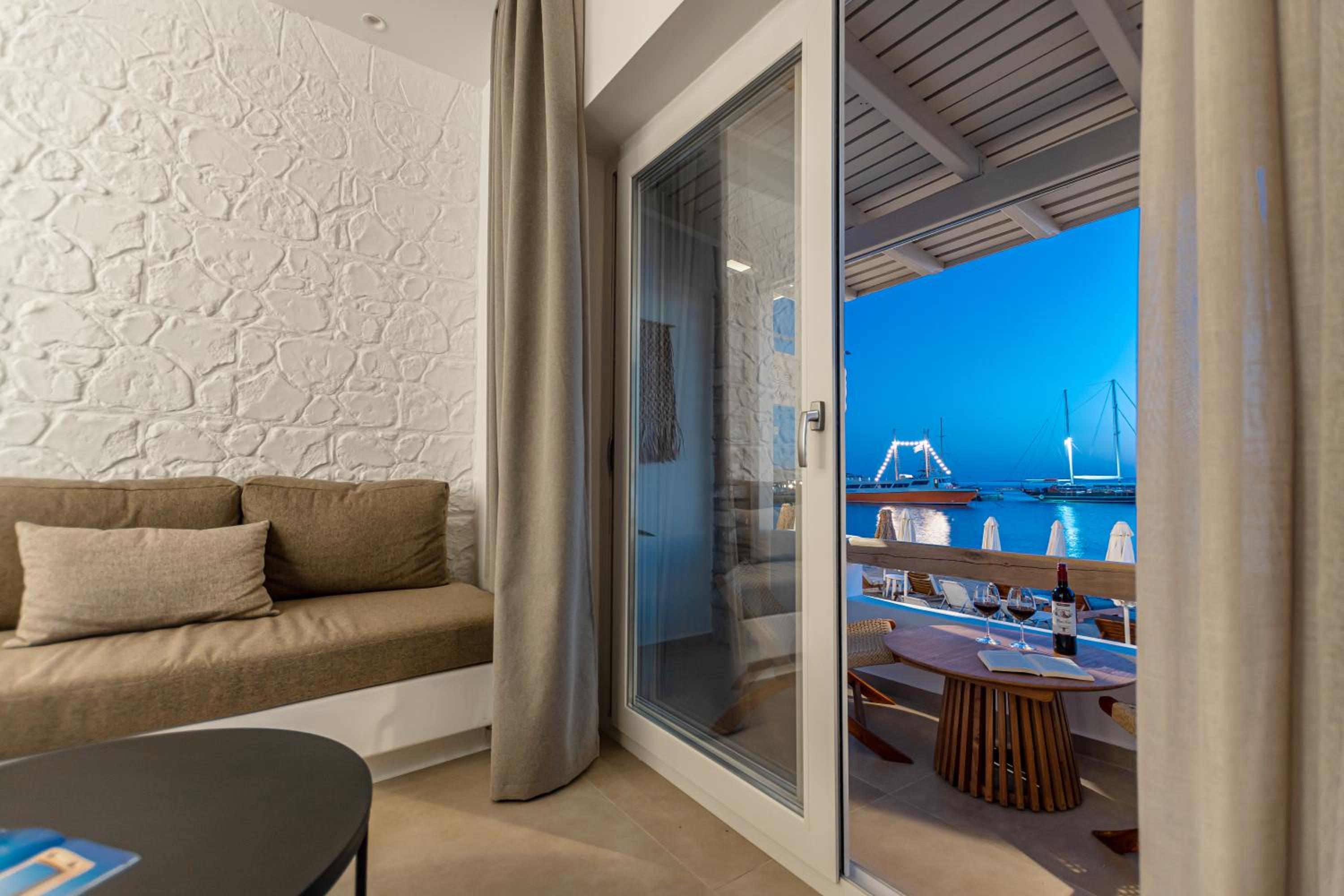 Cactus suite photo 5