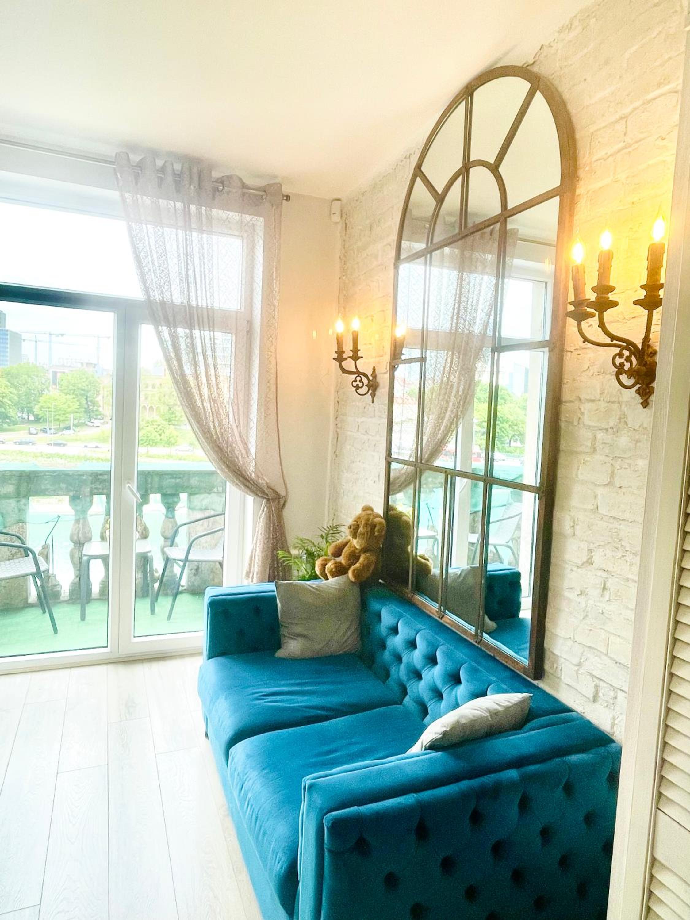 Spectacular river view apartment view 4