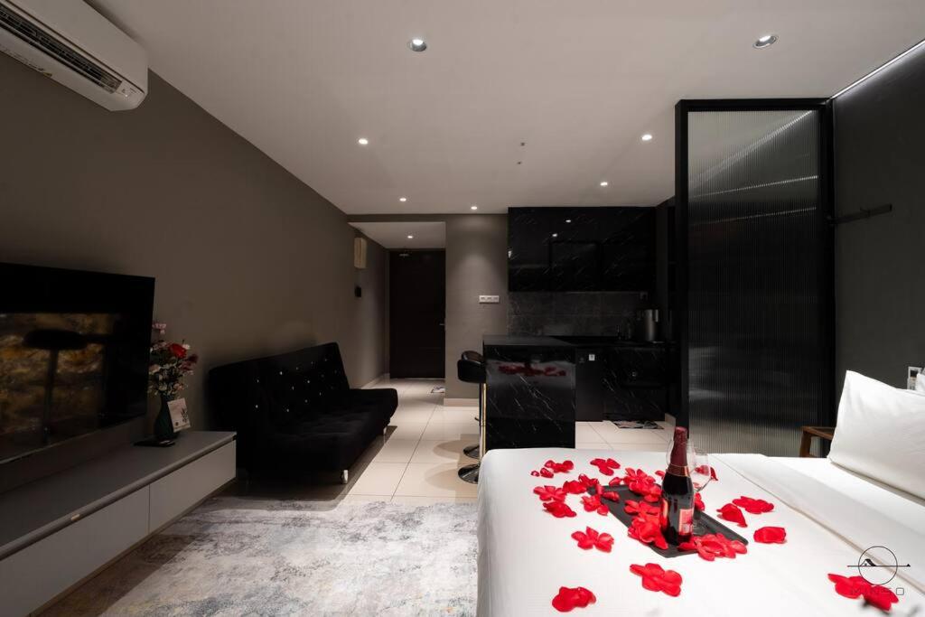 Romantic Homestay JB #Bathtub #Couple #Mood