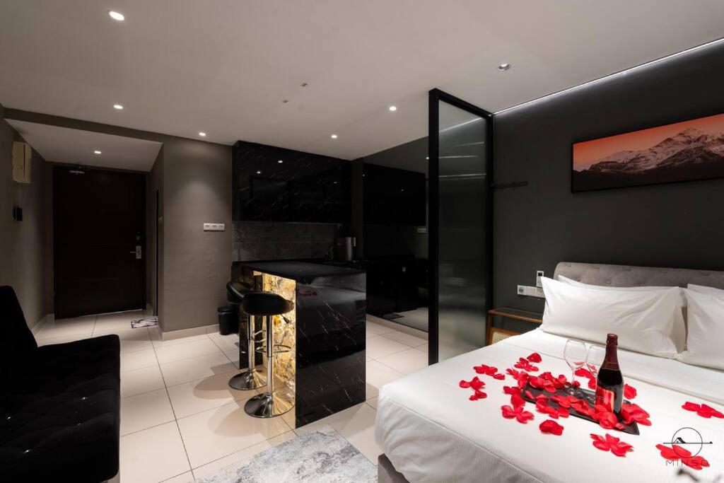 Romantic Homestay JB #Bathtub #Couple #Mood