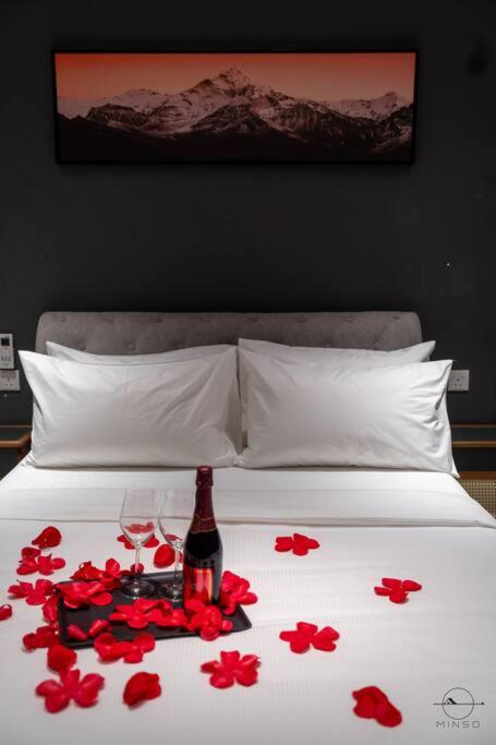 Romantic Homestay JB #Bathtub #Couple #Mood